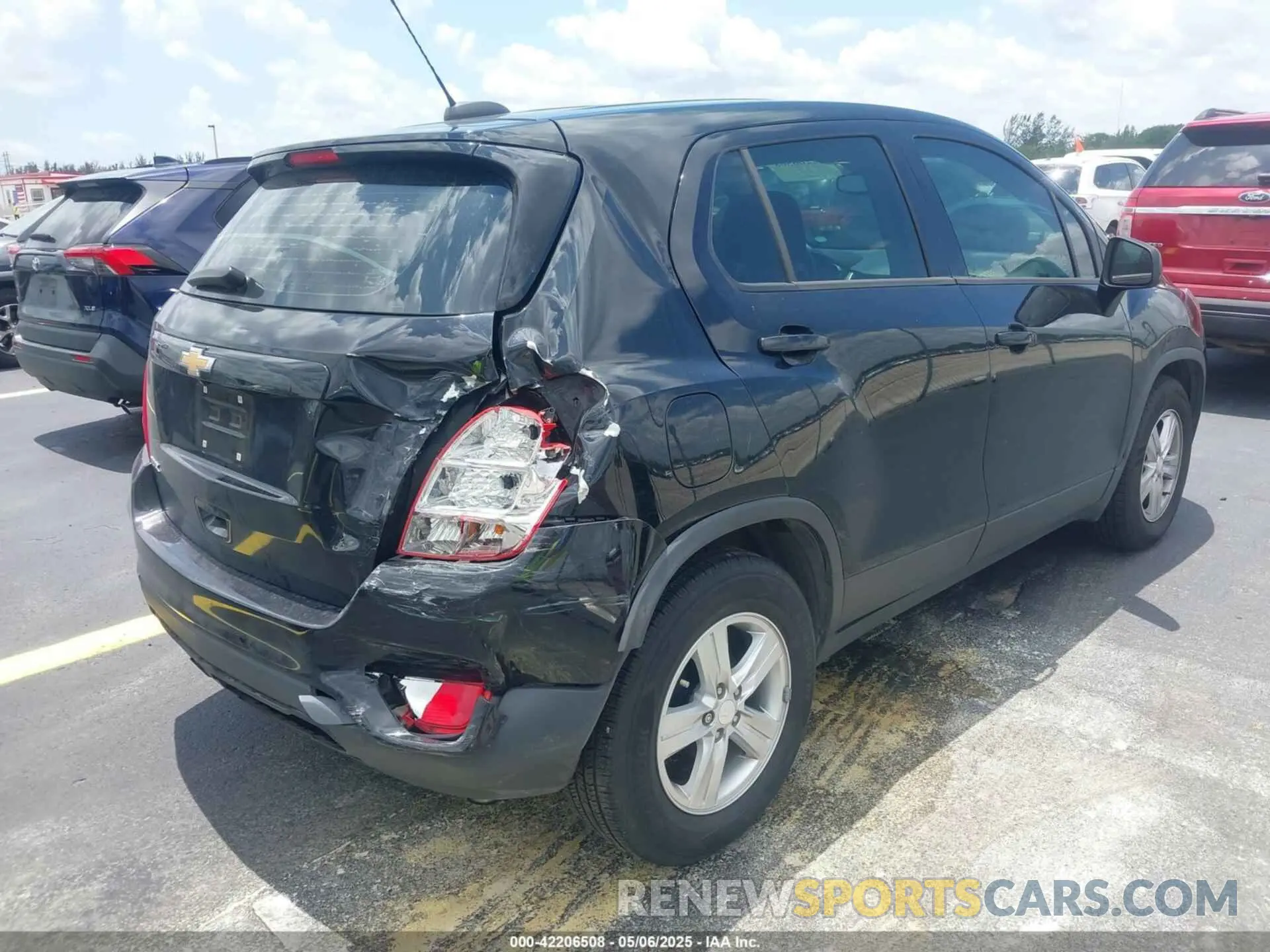 4 Photograph of a damaged car 3GNCJKSB6KL278242 CHEVROLET TRAX 2019