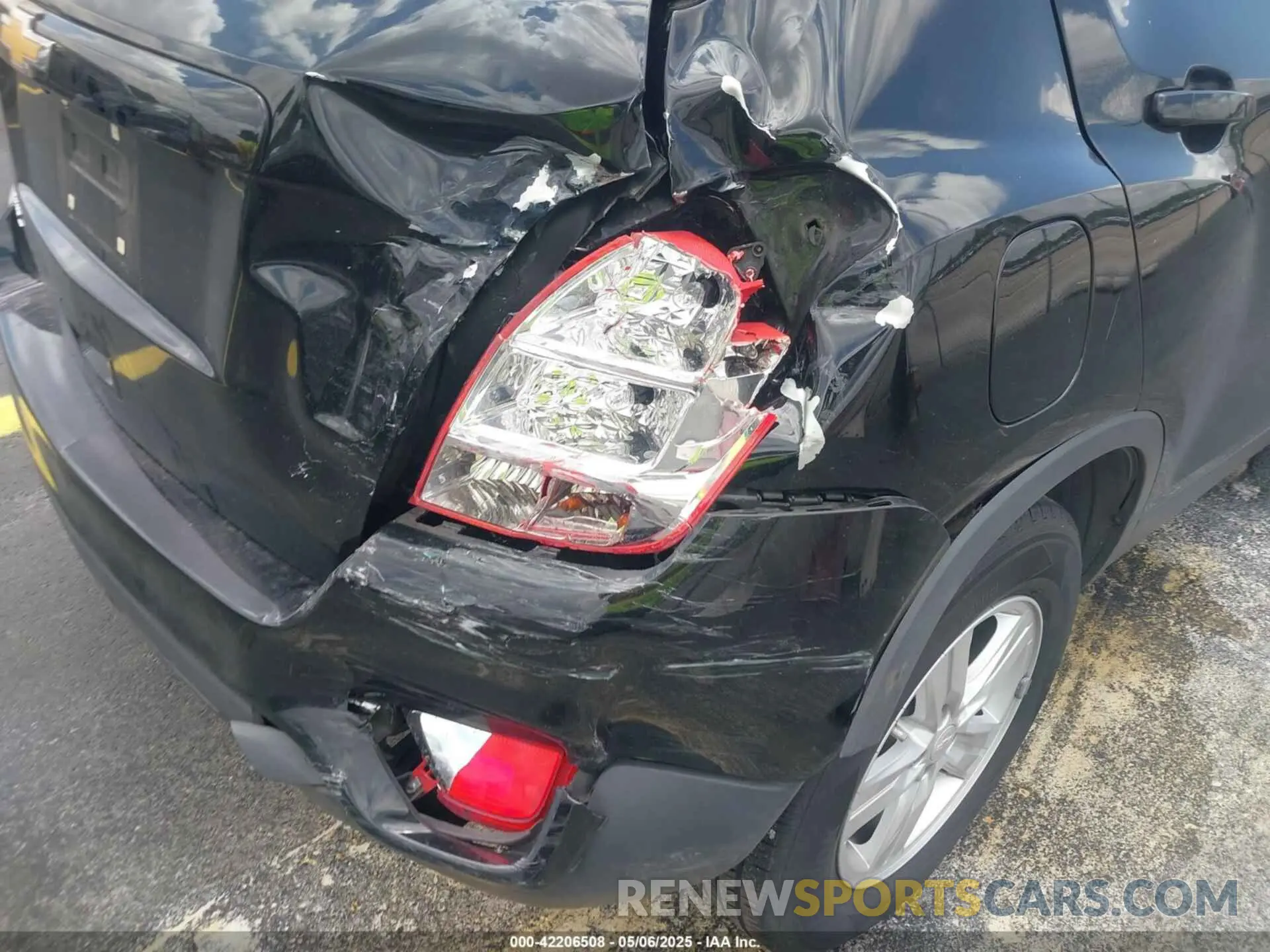 6 Photograph of a damaged car 3GNCJKSB6KL278242 CHEVROLET TRAX 2019