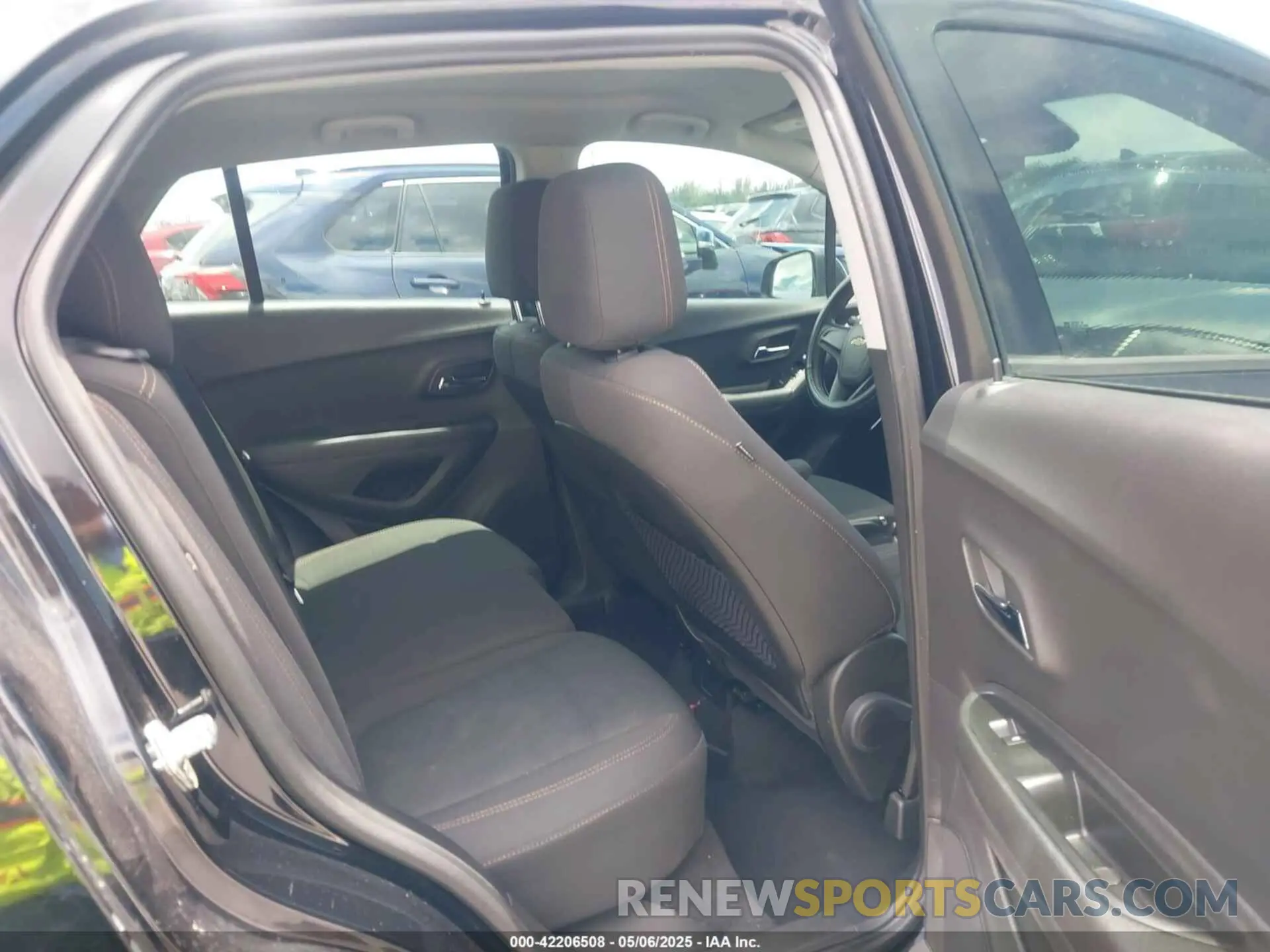 8 Photograph of a damaged car 3GNCJKSB6KL278242 CHEVROLET TRAX 2019