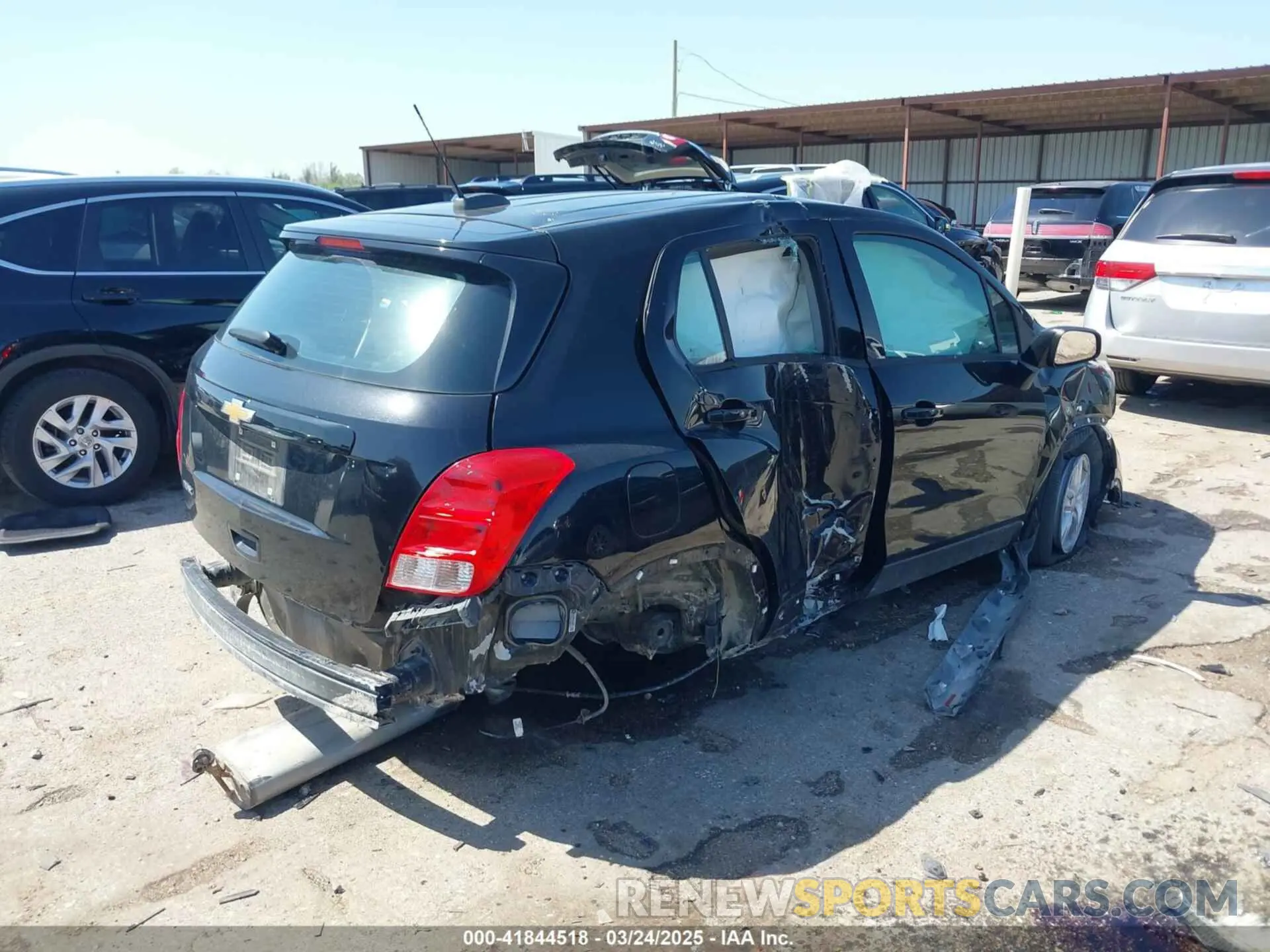 4 Photograph of a damaged car 3GNCJKSB7KL206403 CHEVROLET TRAX 2019