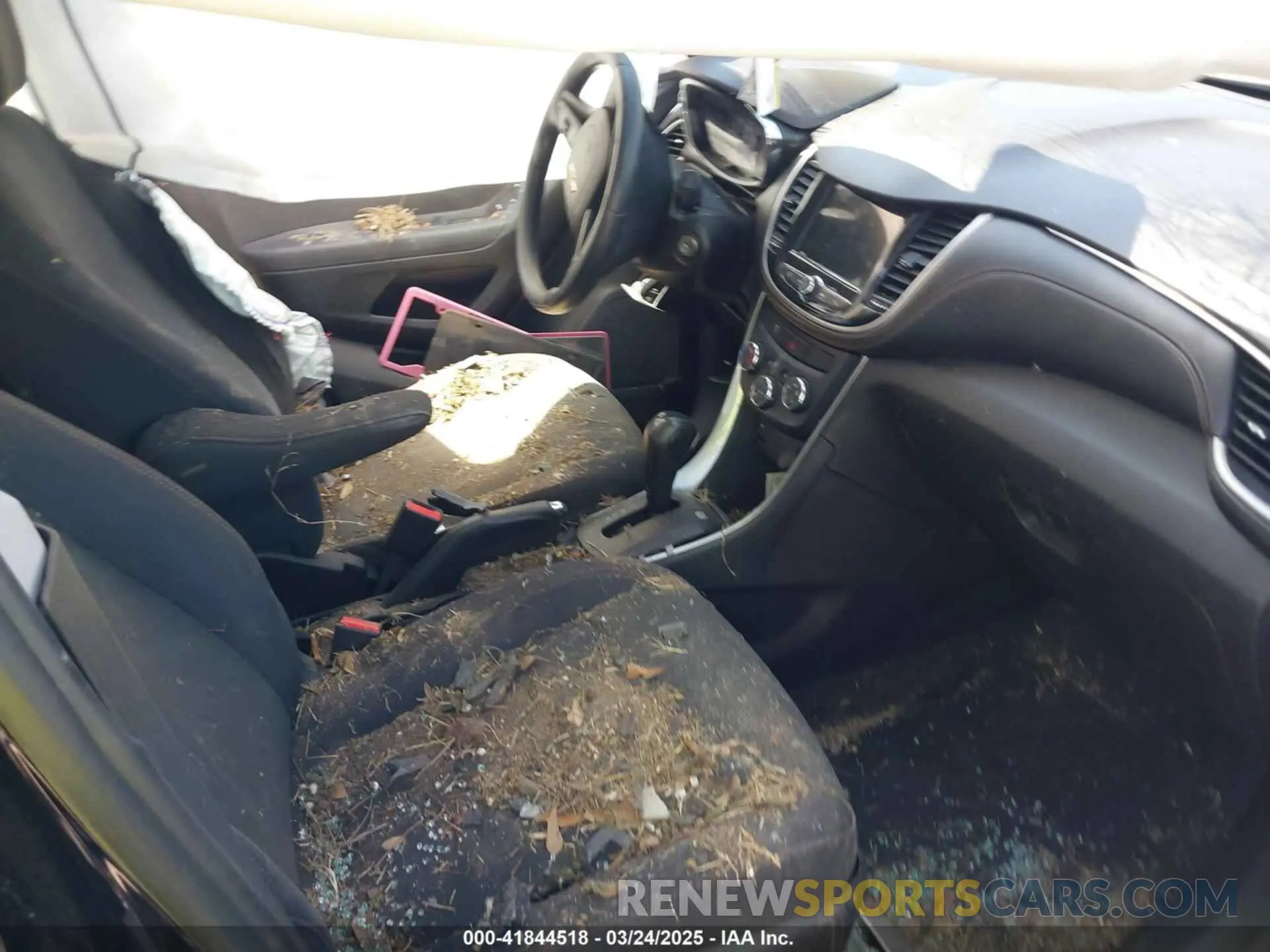 5 Photograph of a damaged car 3GNCJKSB7KL206403 CHEVROLET TRAX 2019
