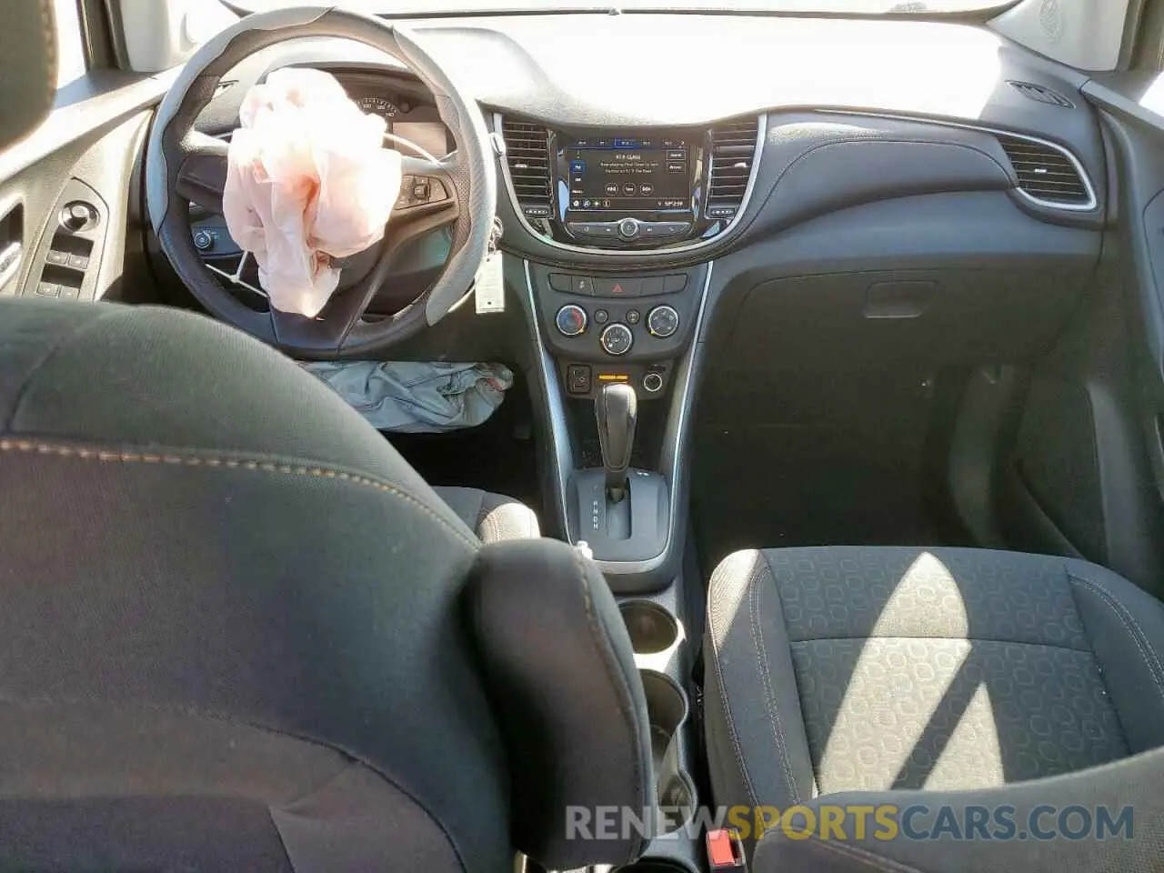 8 Фотография поврежденного автомобиля 3GNCJKSB7KL211391 CHEVROLET TRAX 2019