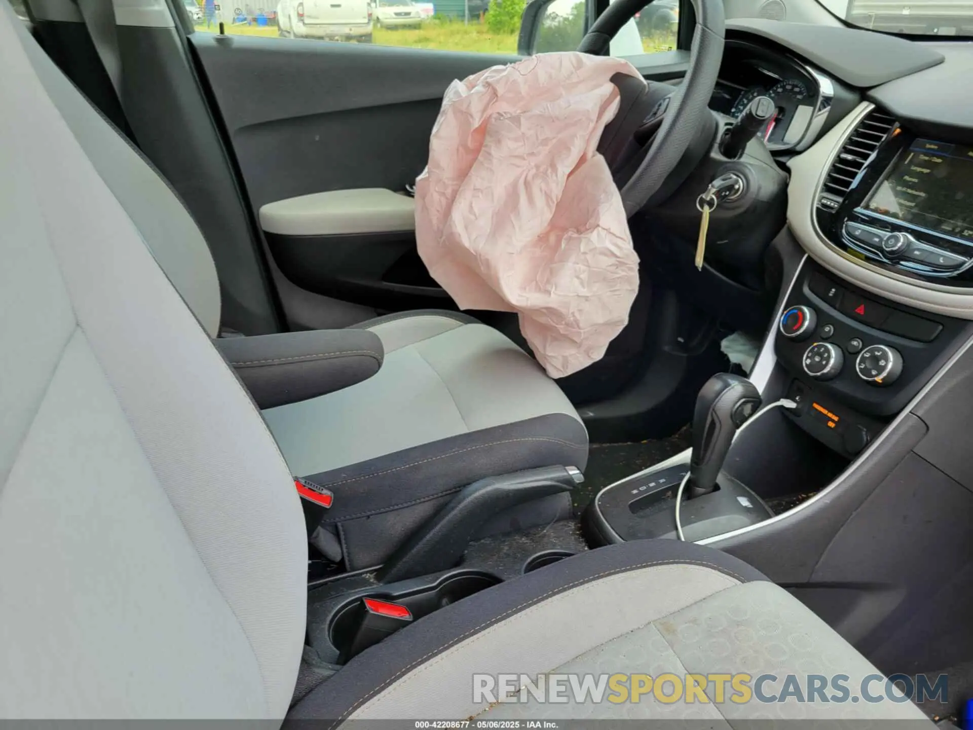 5 Фотография поврежденного автомобиля 3GNCJKSB7KL311989 CHEVROLET TRAX 2019