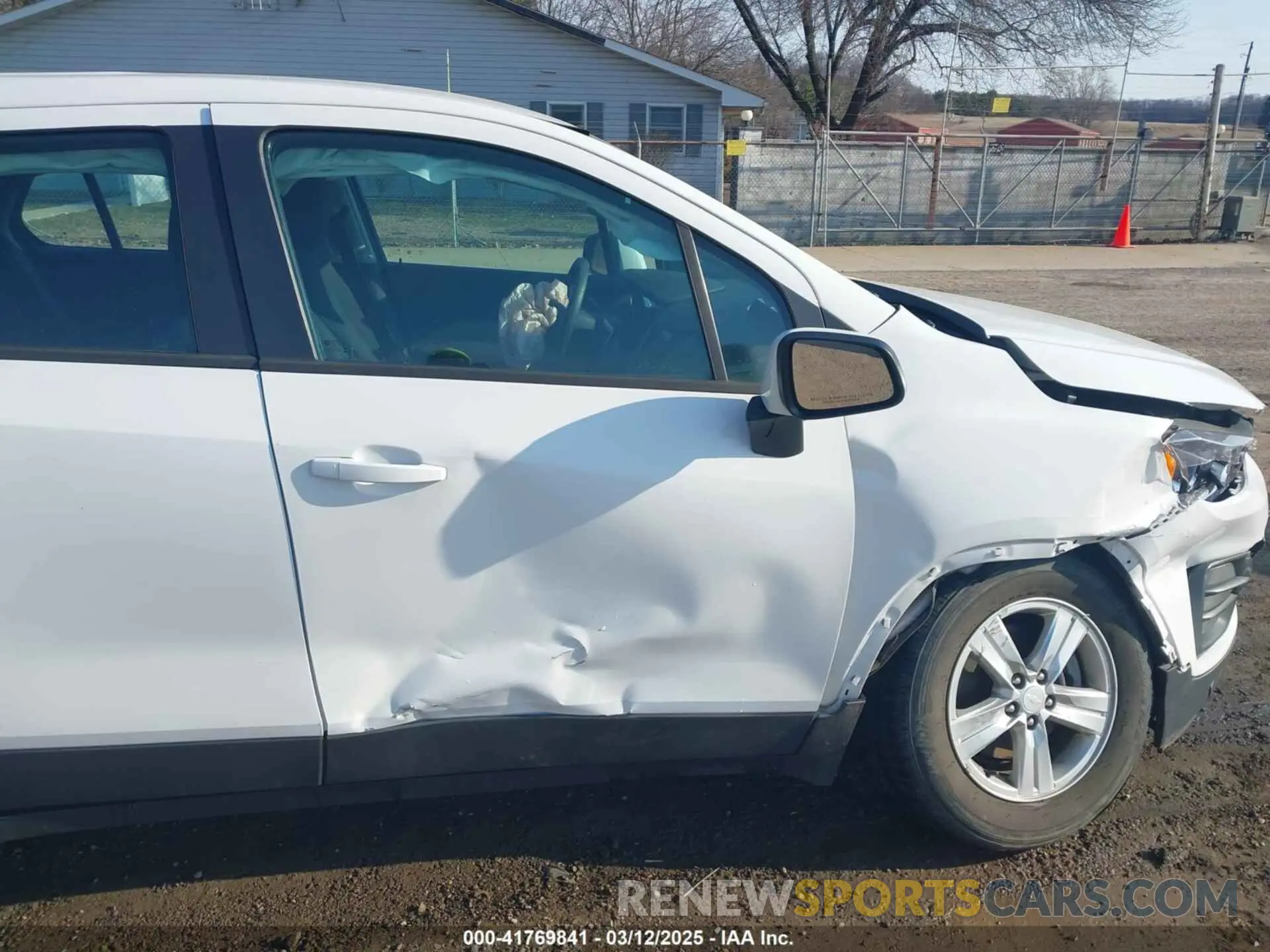 17 Фотография поврежденного автомобиля 3GNCJKSB7KL321115 CHEVROLET TRAX 2019
