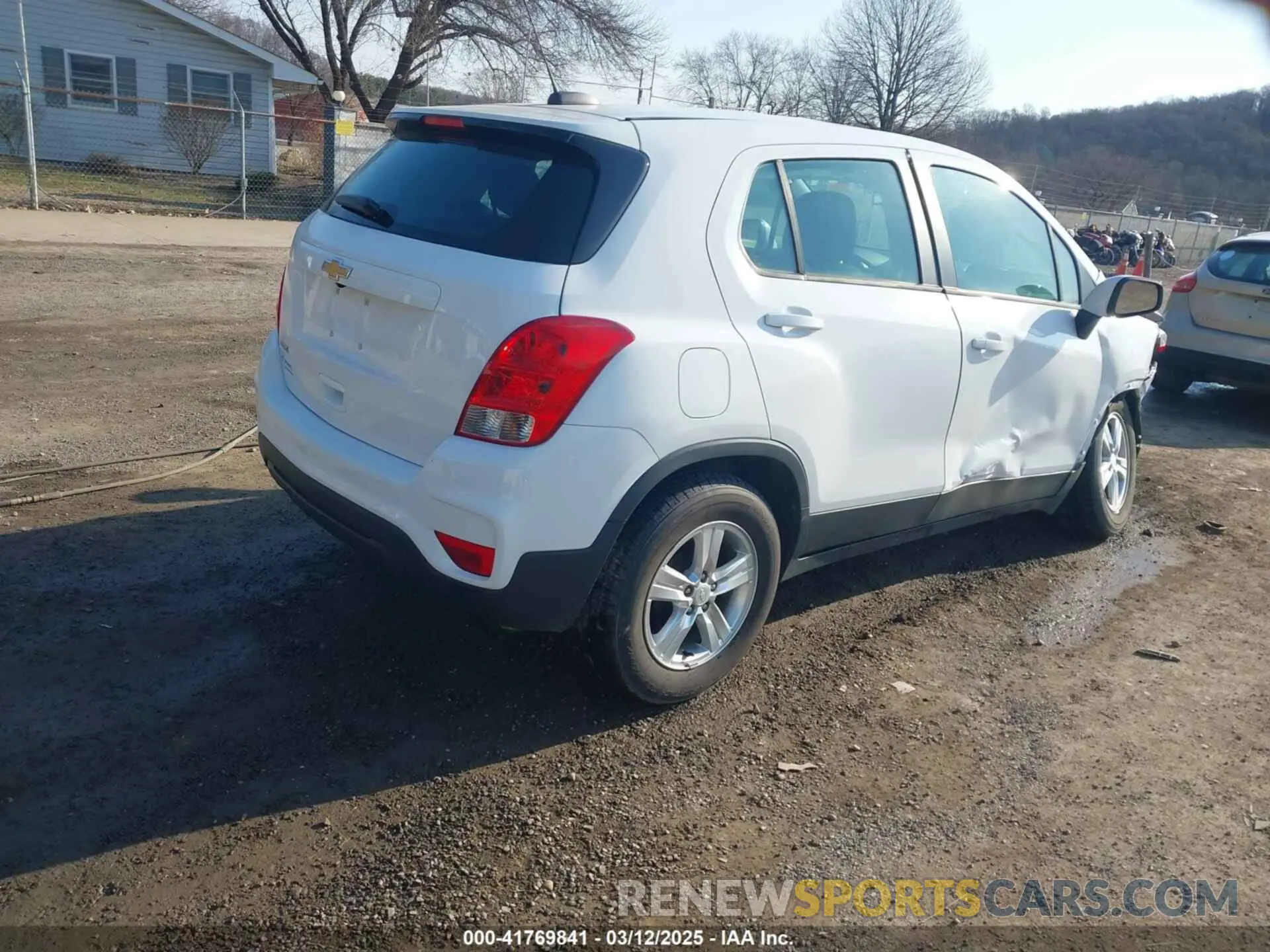 4 Фотография поврежденного автомобиля 3GNCJKSB7KL321115 CHEVROLET TRAX 2019