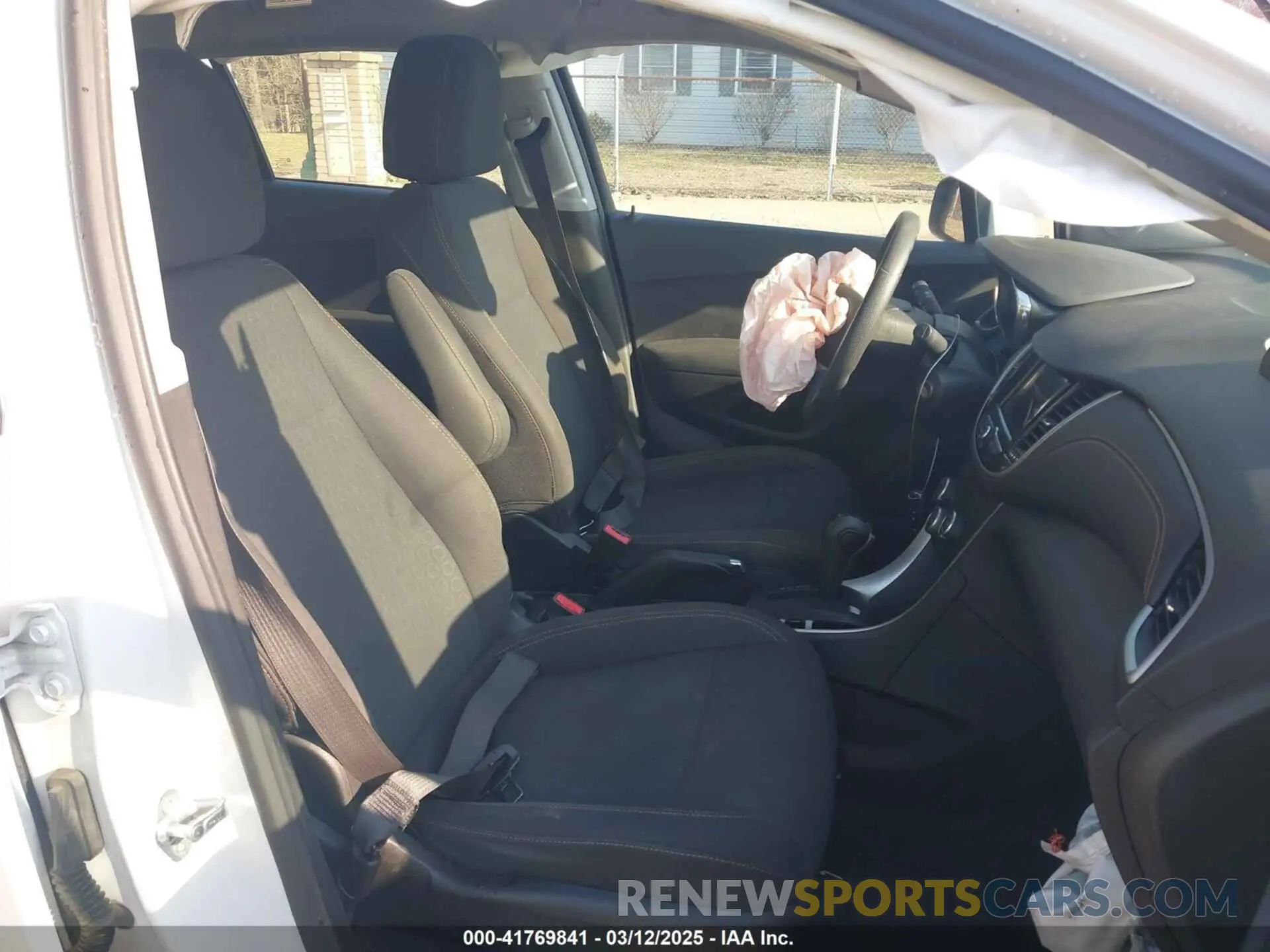 5 Фотография поврежденного автомобиля 3GNCJKSB7KL321115 CHEVROLET TRAX 2019