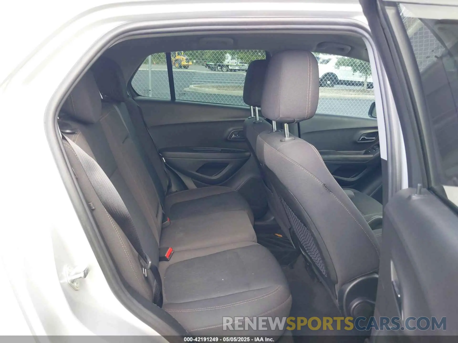 8 Photograph of a damaged car 3GNCJKSB9KL211344 CHEVROLET TRAX 2019