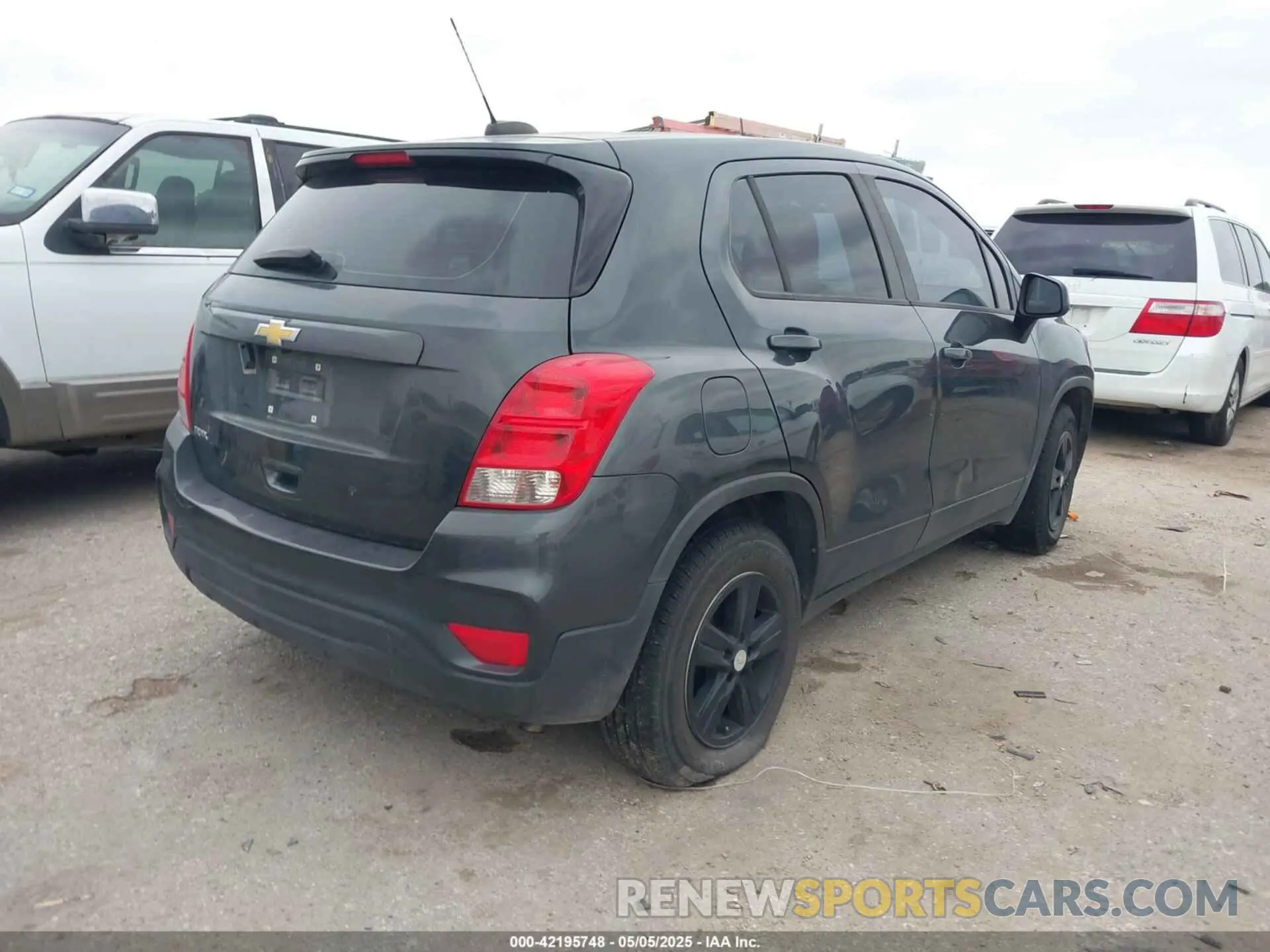 4 Фотография поврежденного автомобиля 3GNCJKSBXKL300159 CHEVROLET TRAX 2019