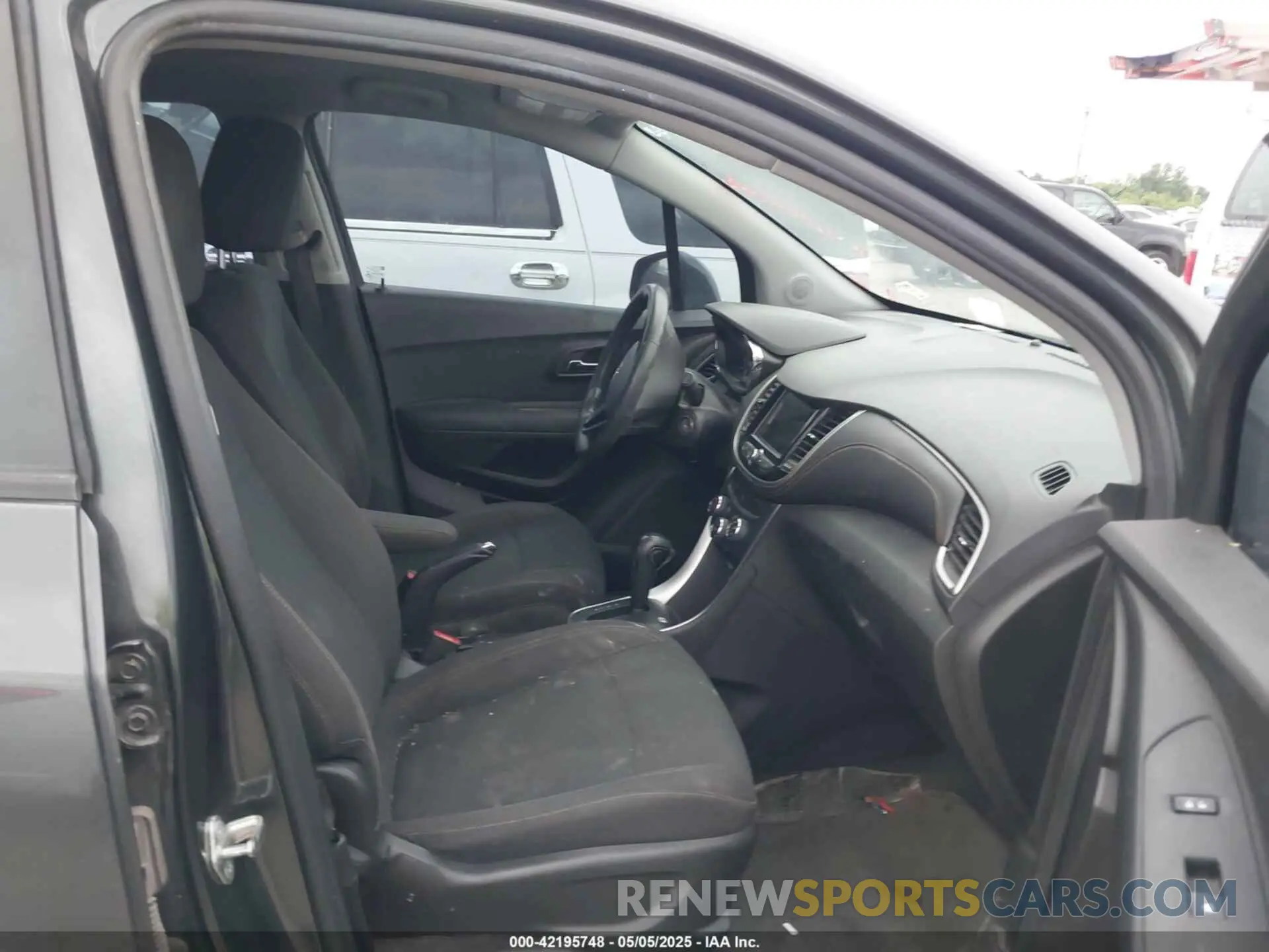 5 Фотография поврежденного автомобиля 3GNCJKSBXKL300159 CHEVROLET TRAX 2019