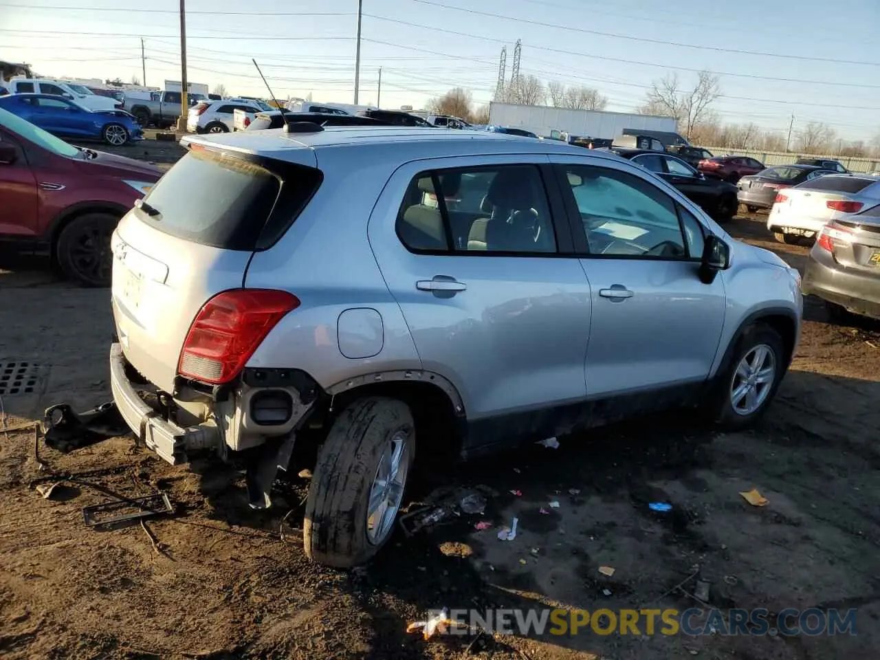 3 Фотография поврежденного автомобиля 3GNCJKSBXKL314532 CHEVROLET TRAX 2019
