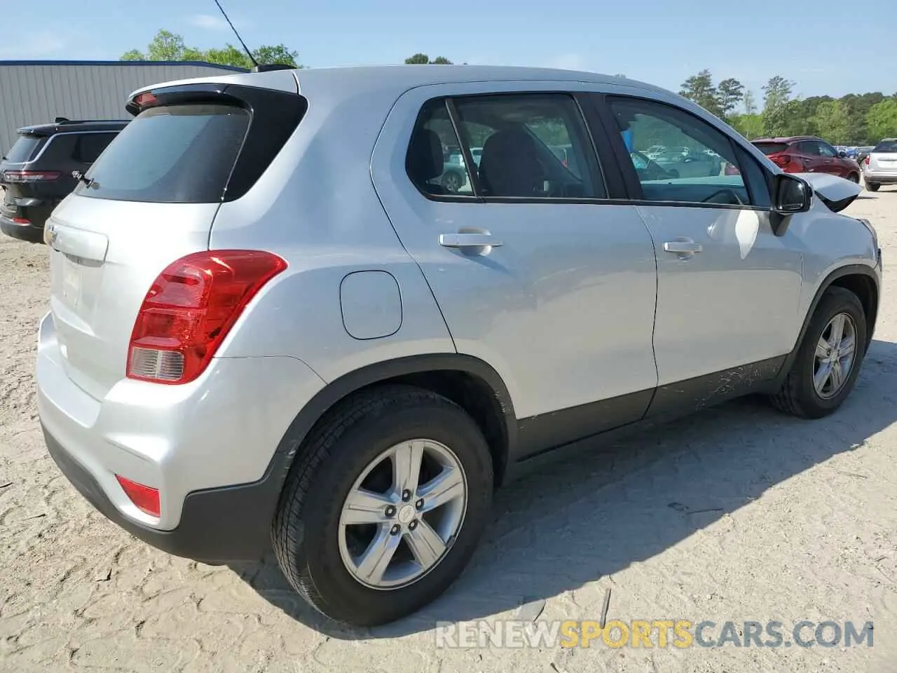 3 Фотография поврежденного автомобиля 3GNCJKSBXKL392695 CHEVROLET TRAX 2019