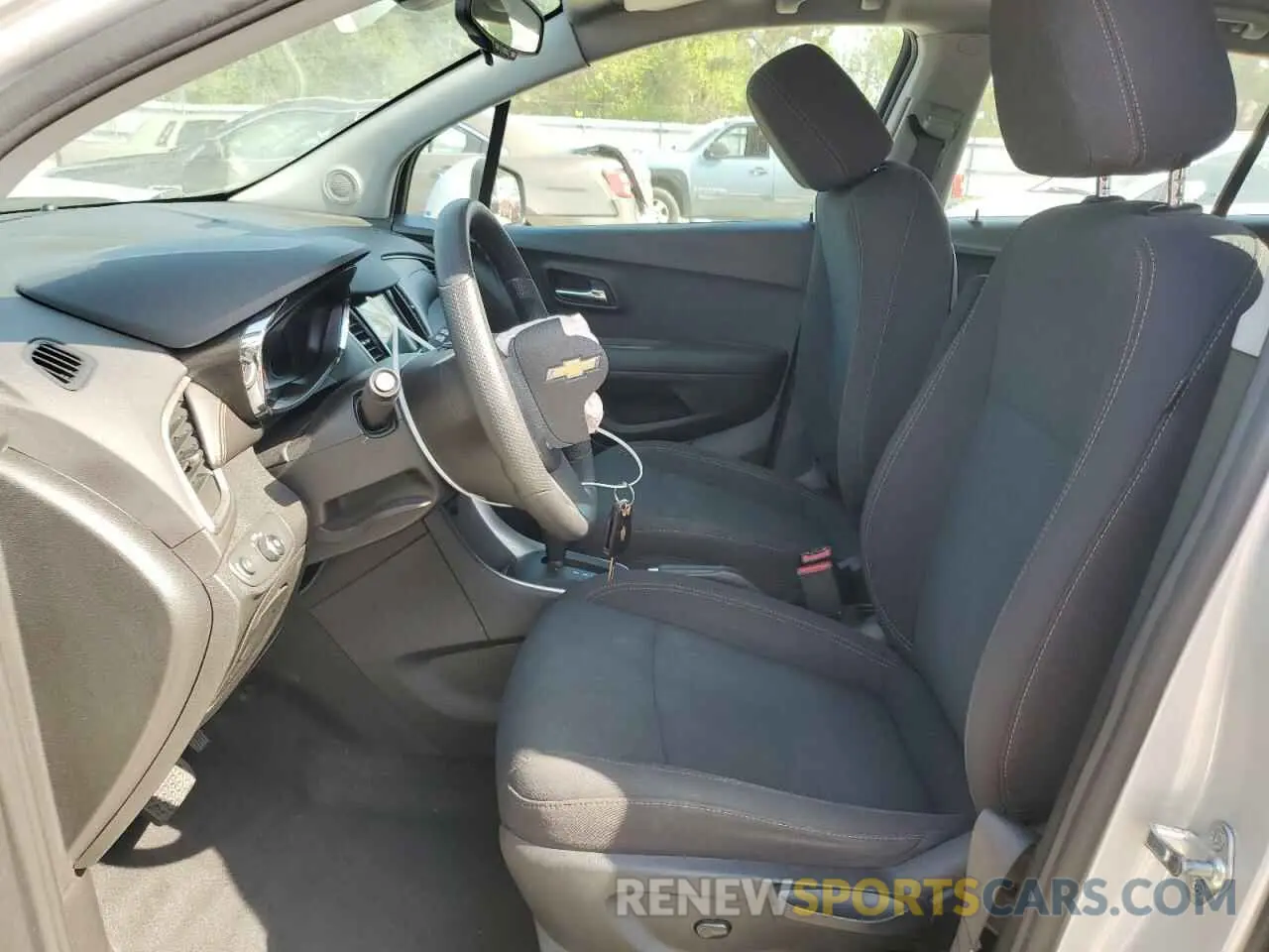 7 Фотография поврежденного автомобиля 3GNCJKSBXKL392695 CHEVROLET TRAX 2019