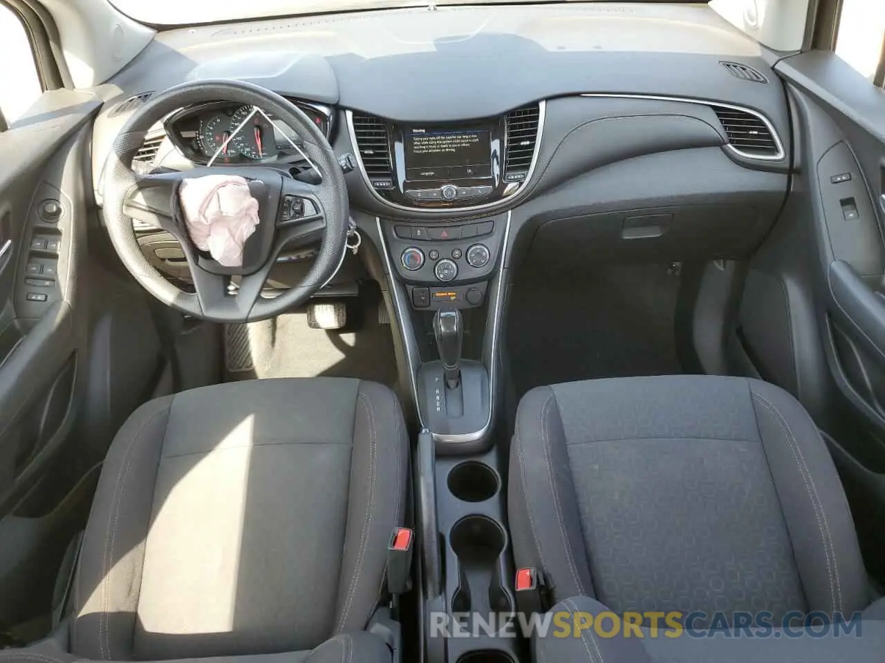 8 Фотография поврежденного автомобиля 3GNCJKSBXKL392695 CHEVROLET TRAX 2019