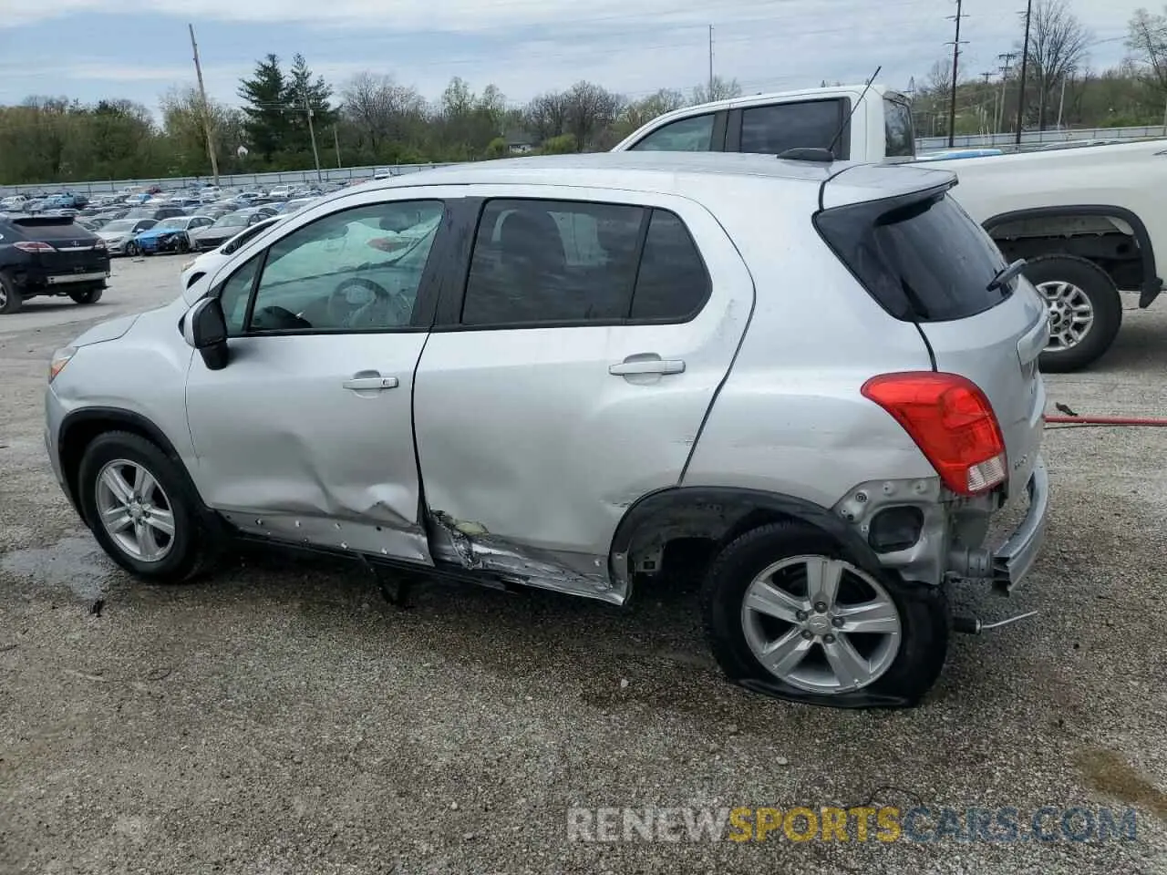 2 Photograph of a damaged car 3GNCJKSBXKL401461 CHEVROLET TRAX 2019