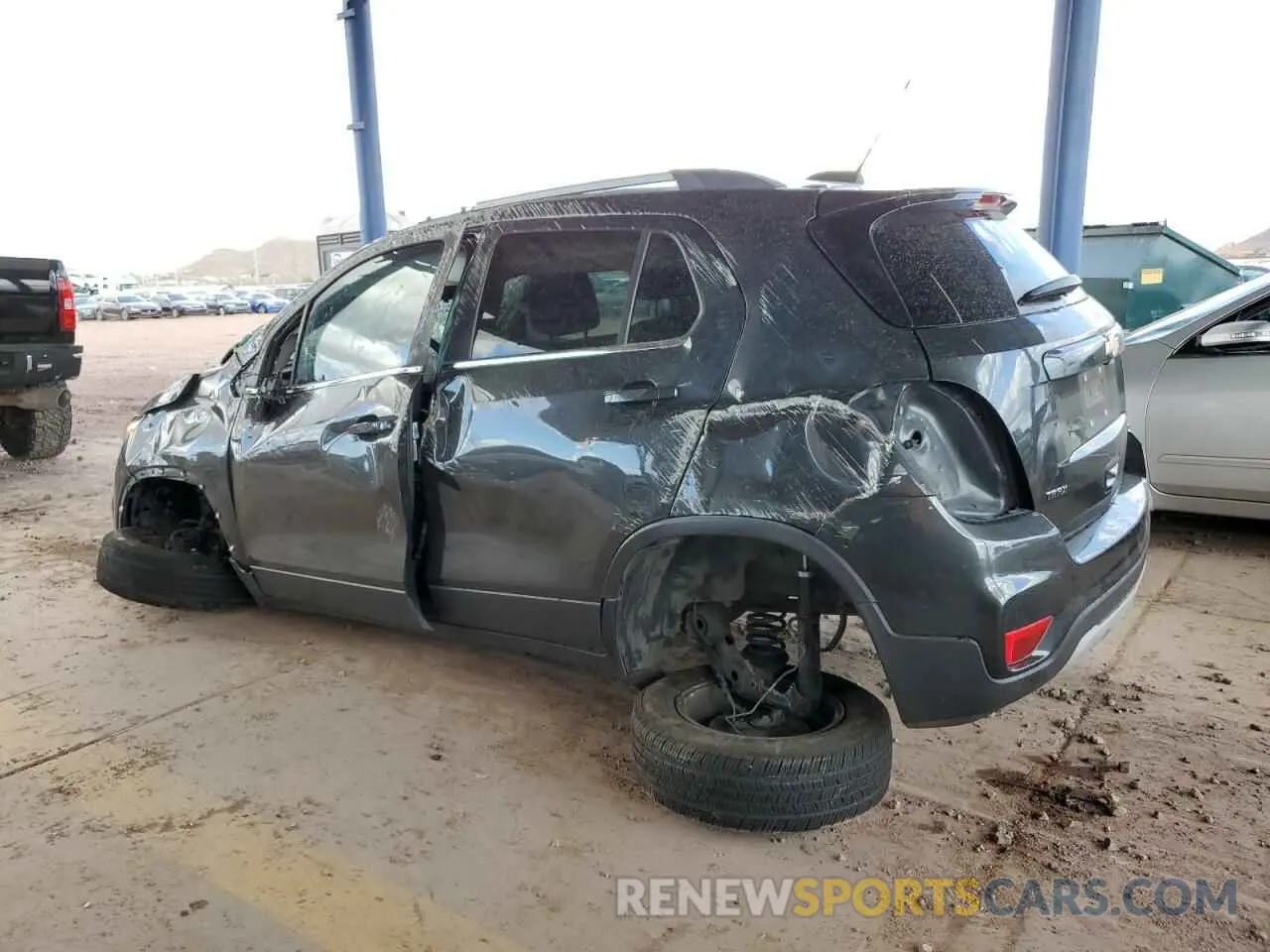 2 Photograph of a damaged car 3GNCJLSB0KL135051 CHEVROLET TRAX 2019