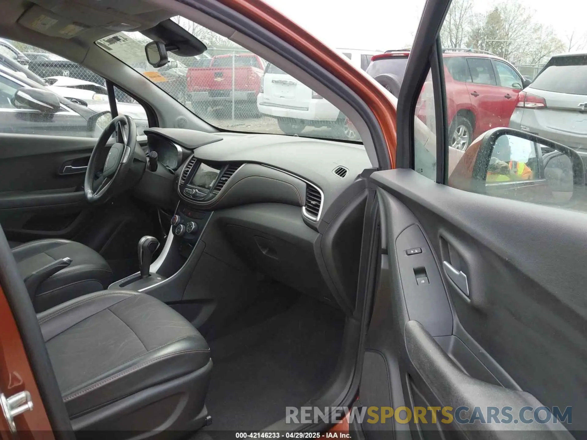 5 Фотография поврежденного автомобиля 3GNCJLSB1KL237491 CHEVROLET TRAX 2019