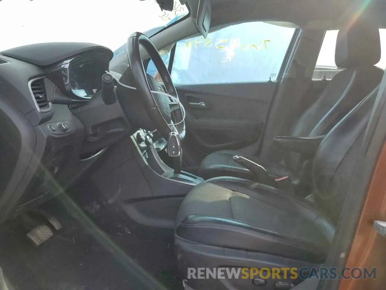 7 Photograph of a damaged car 3GNCJLSB1KL256526 CHEVROLET TRAX 2019