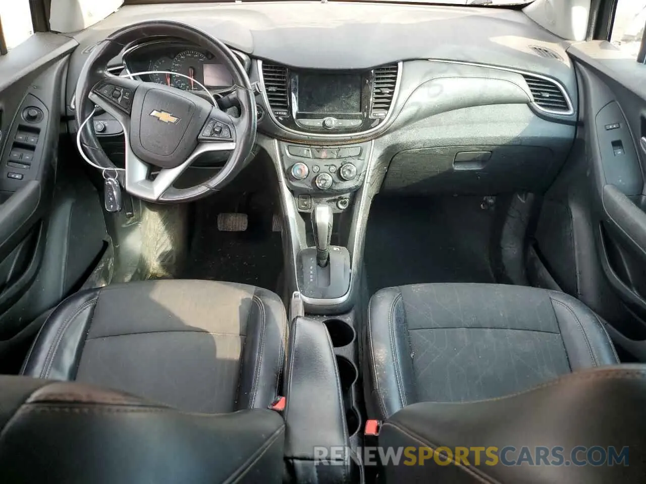 8 Photograph of a damaged car 3GNCJLSB1KL256526 CHEVROLET TRAX 2019