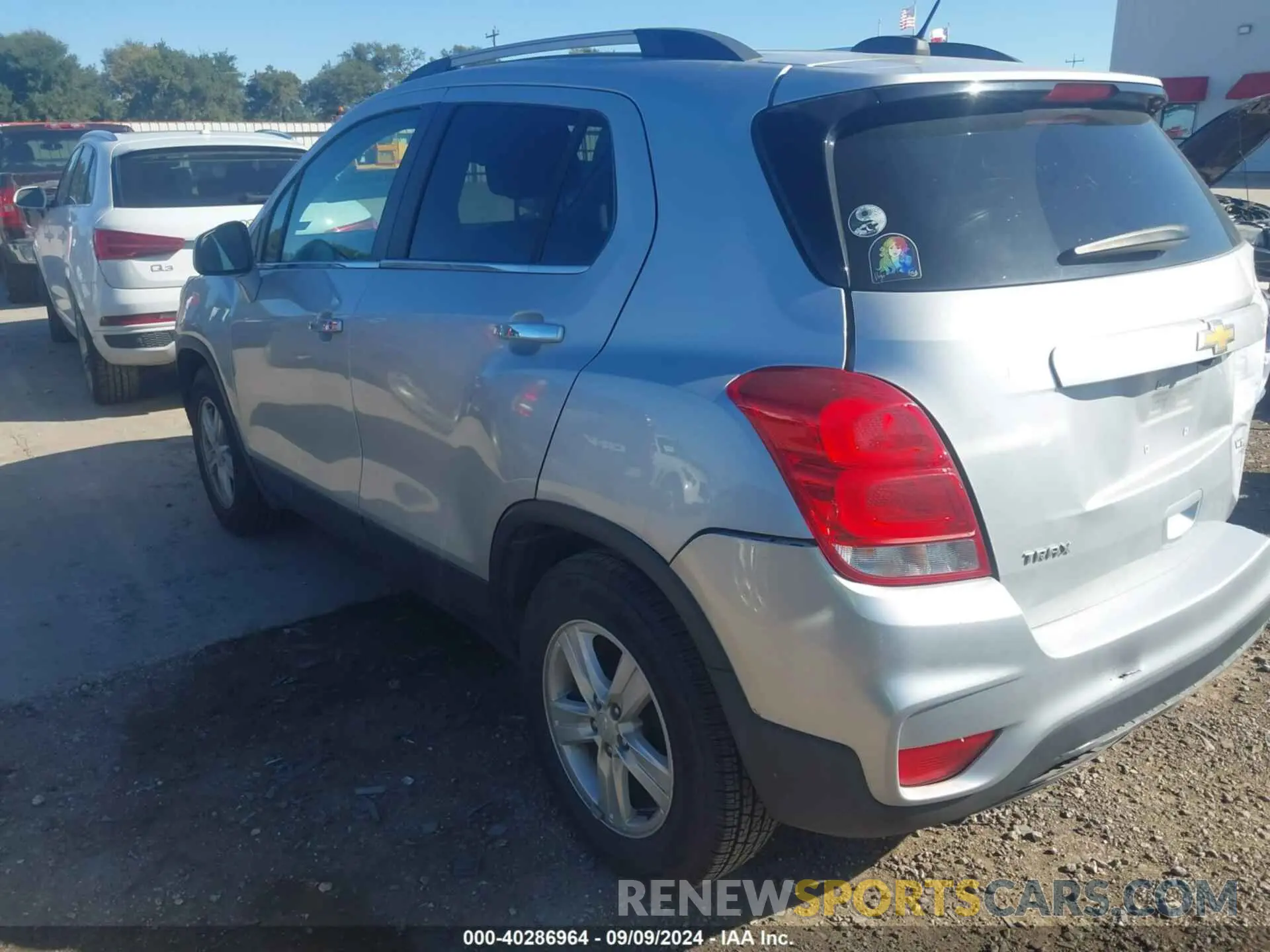 3 Фотография поврежденного автомобиля 3GNCJLSB1KL403766 CHEVROLET TRAX 2019