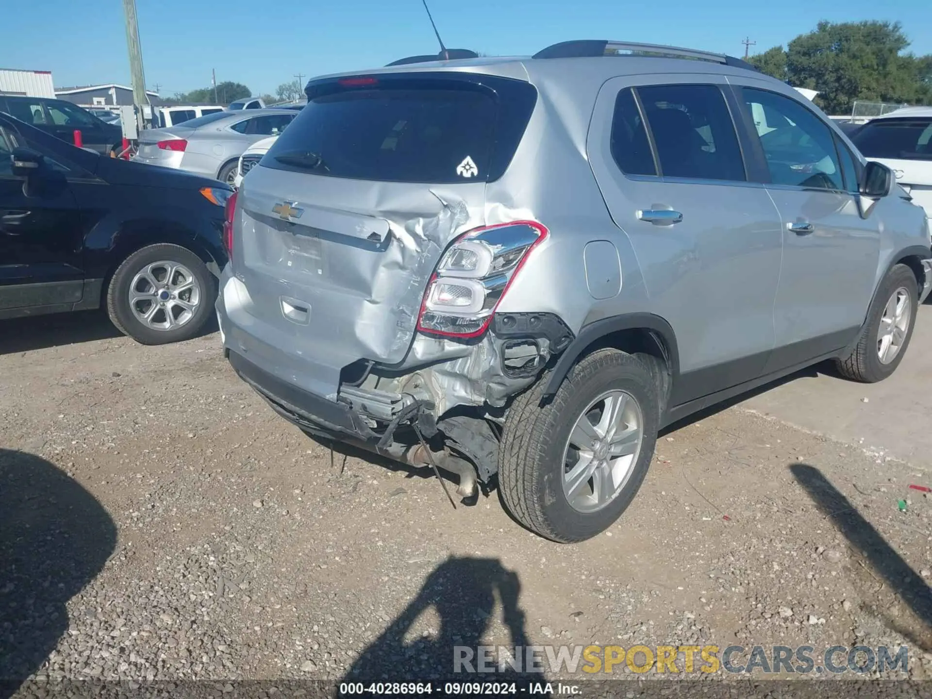 4 Фотография поврежденного автомобиля 3GNCJLSB1KL403766 CHEVROLET TRAX 2019