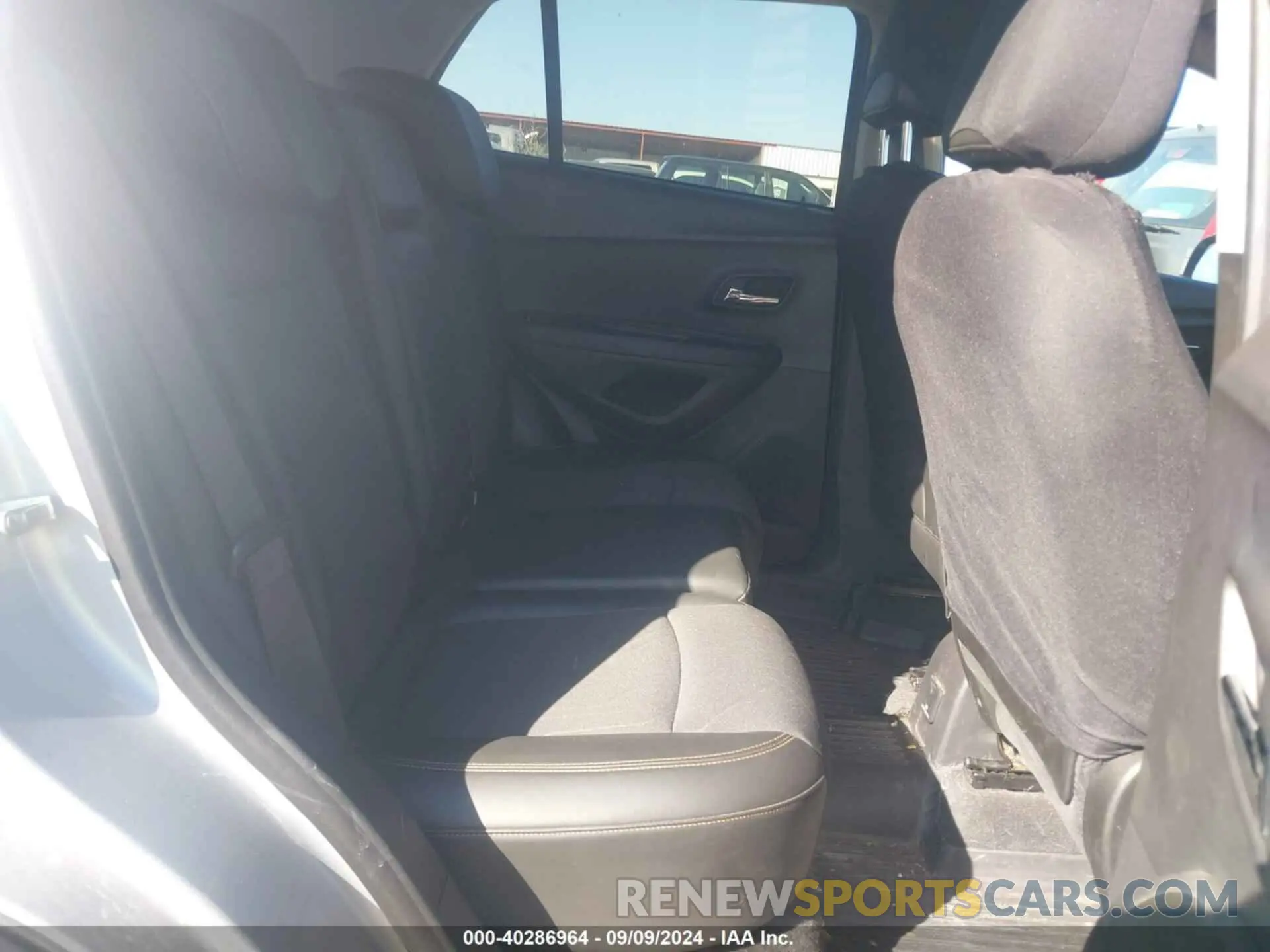 8 Фотография поврежденного автомобиля 3GNCJLSB1KL403766 CHEVROLET TRAX 2019