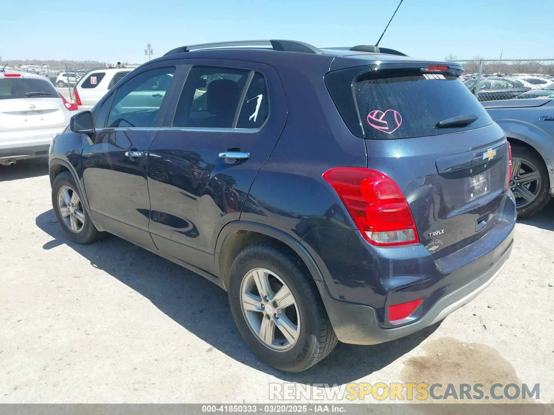 3 Photograph of a damaged car 3GNCJLSB2KL171842 CHEVROLET TRAX 2019