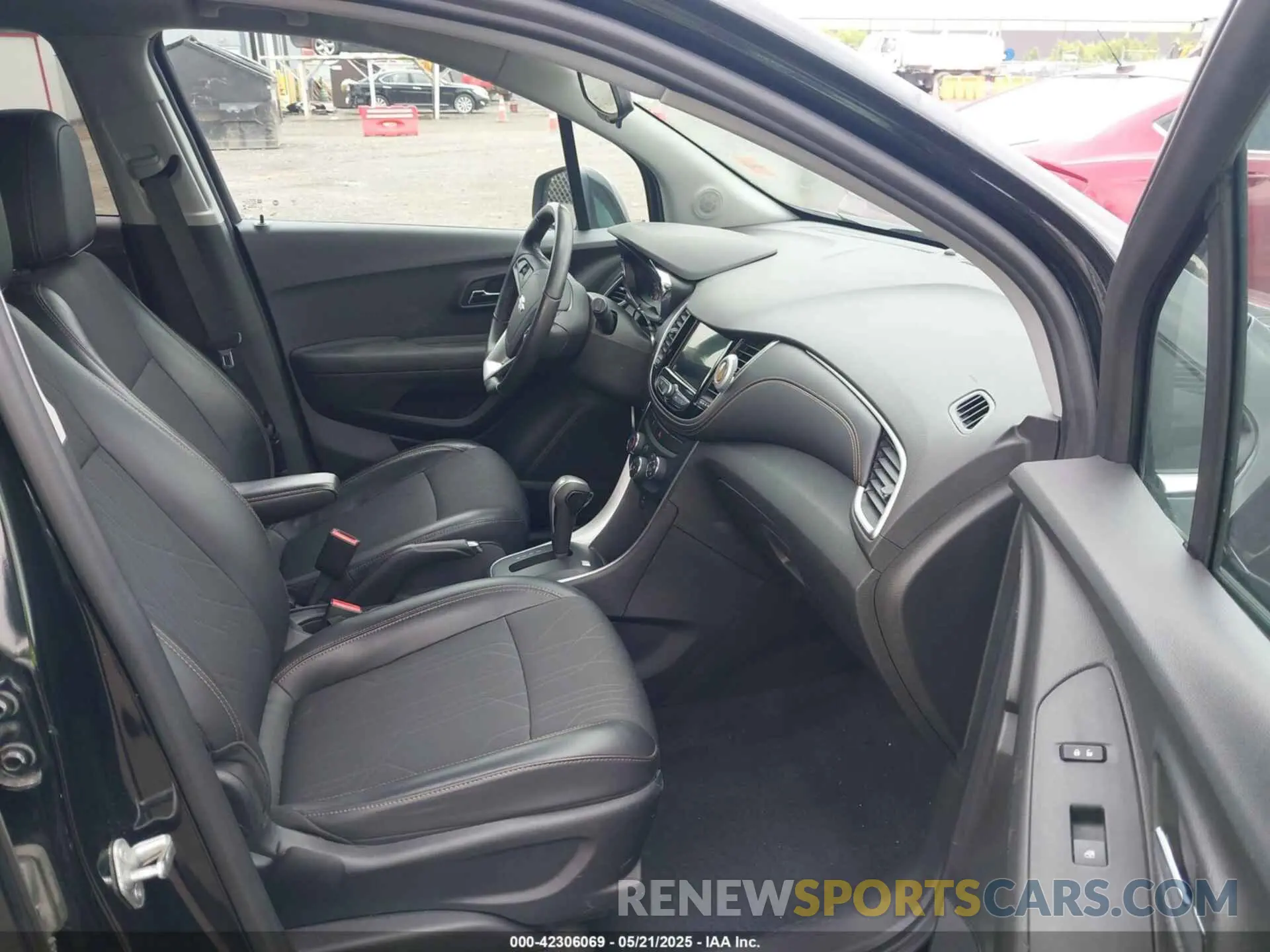 5 Фотография поврежденного автомобиля 3GNCJLSB2KL212115 CHEVROLET TRAX 2019