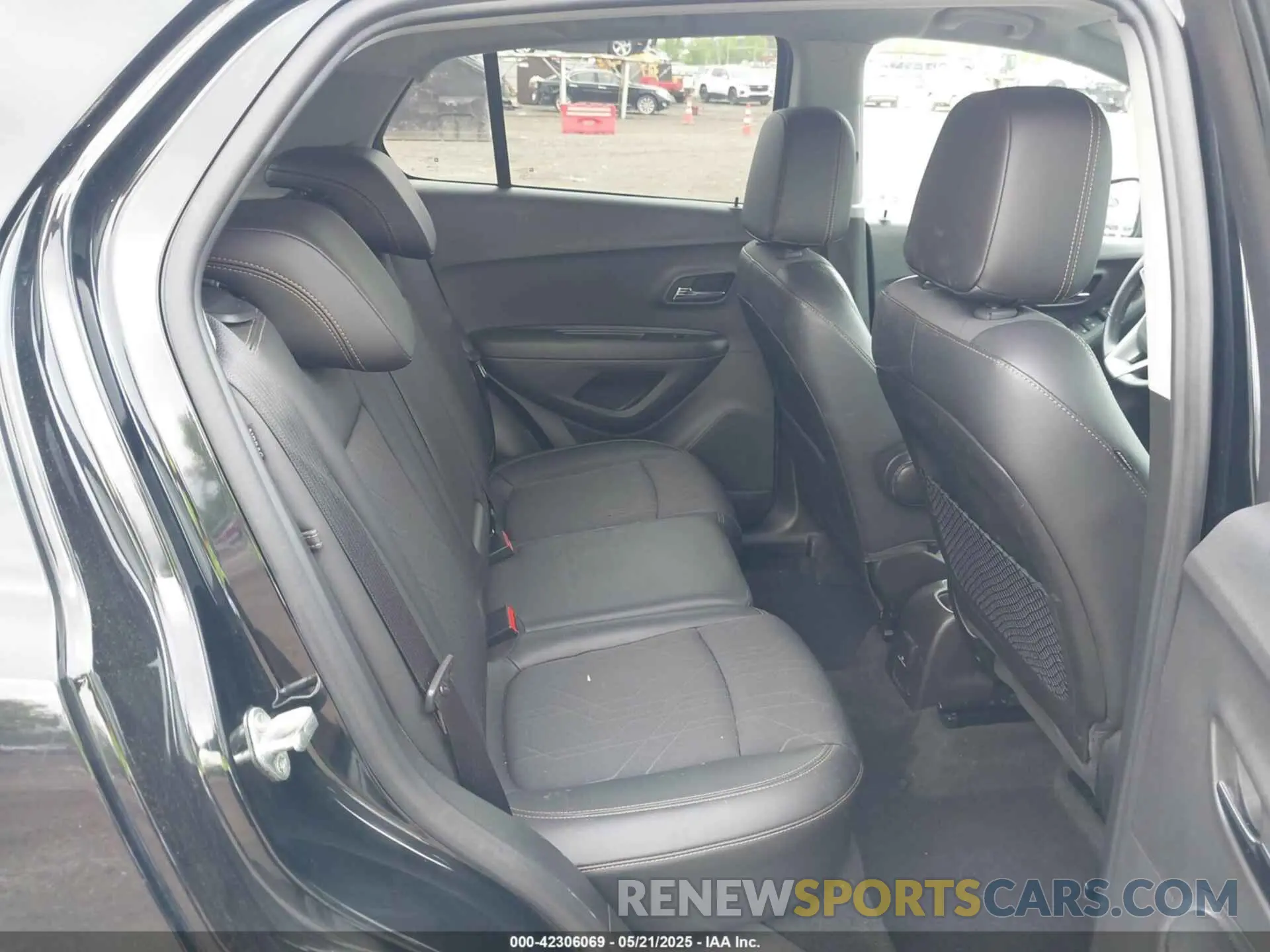 8 Фотография поврежденного автомобиля 3GNCJLSB2KL212115 CHEVROLET TRAX 2019