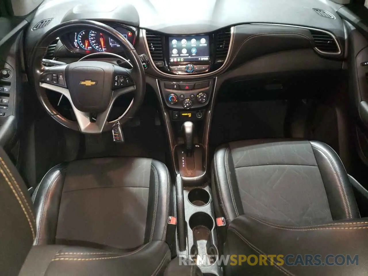 8 Photograph of a damaged car 3GNCJLSB2KL370907 CHEVROLET TRAX 2019