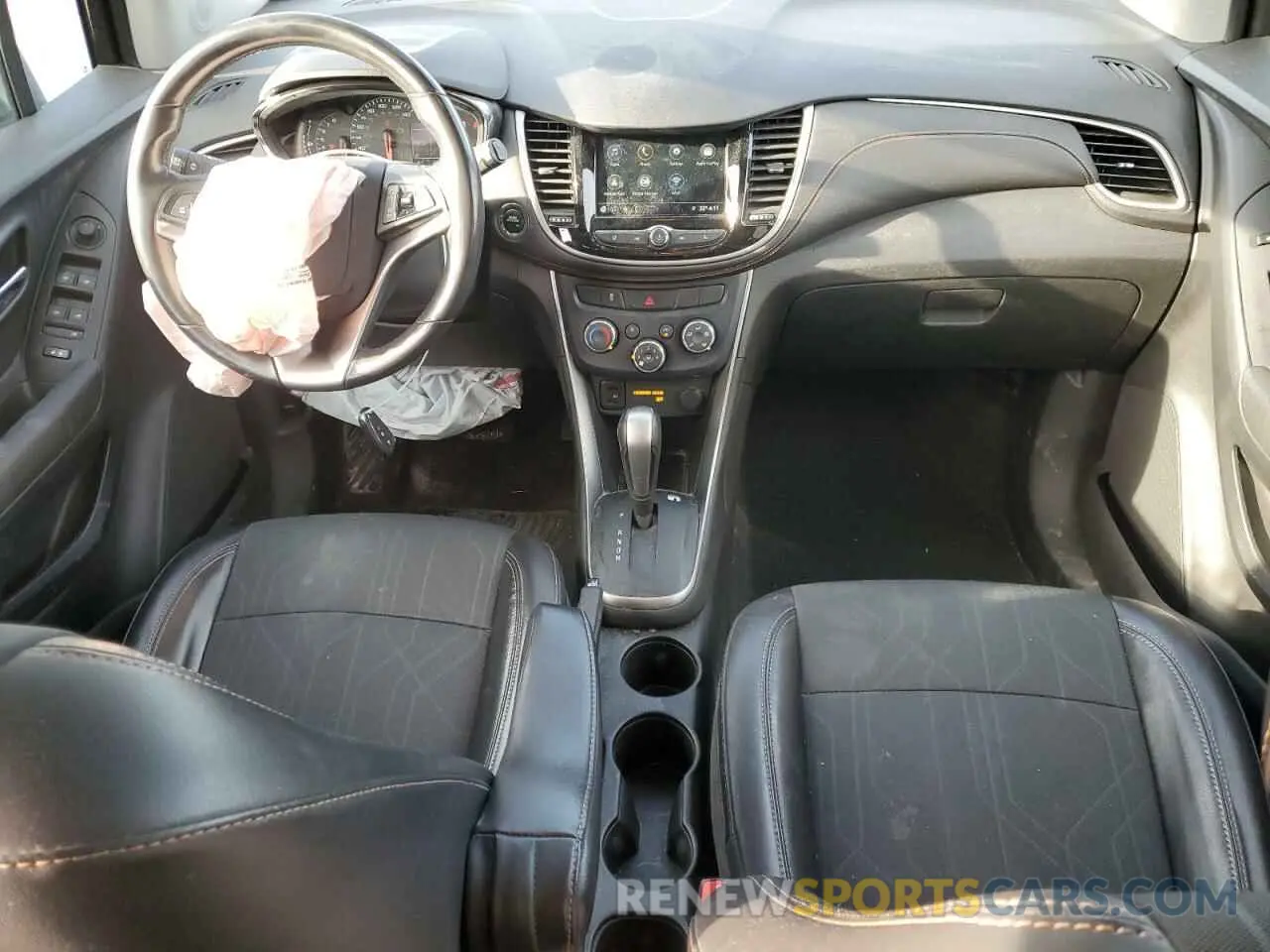 8 Photograph of a damaged car 3GNCJLSB2KL390560 CHEVROLET TRAX 2019