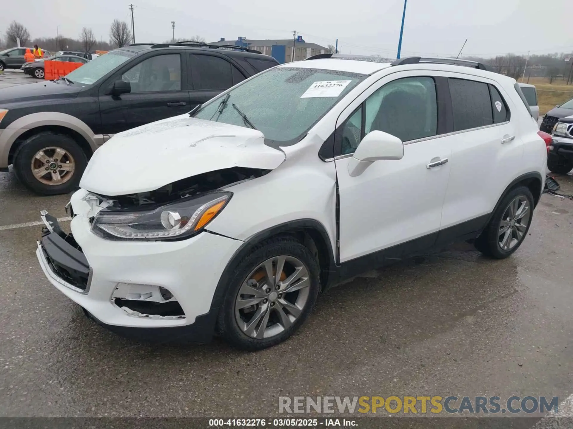 2 Photograph of a damaged car 3GNCJLSB3KL212561 CHEVROLET TRAX 2019