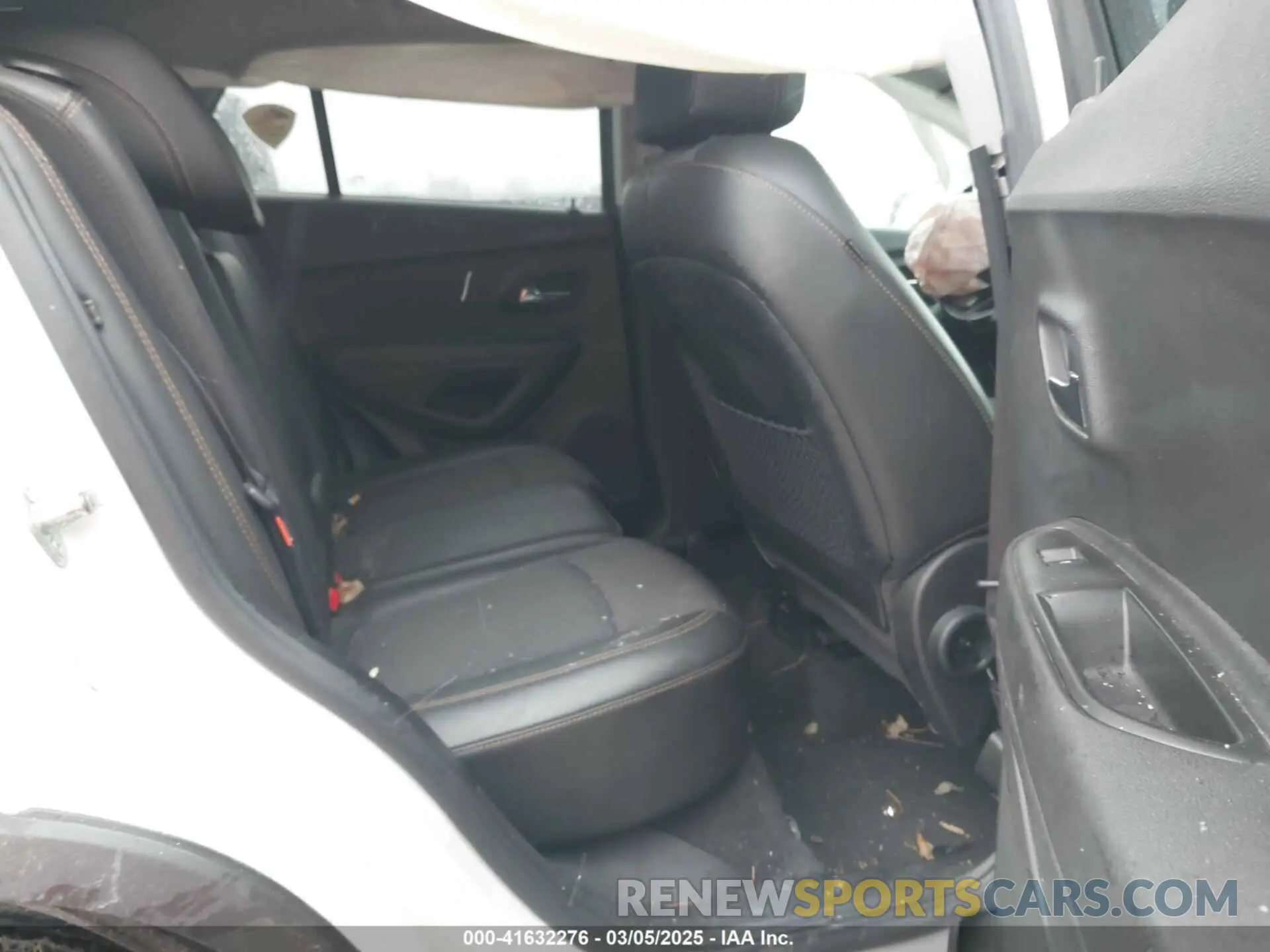8 Photograph of a damaged car 3GNCJLSB3KL212561 CHEVROLET TRAX 2019