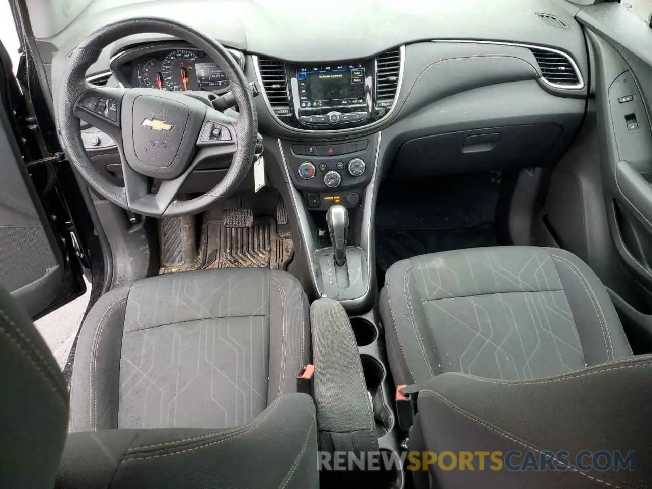 8 Photograph of a damaged car 3GNCJLSB3KL260643 CHEVROLET TRAX 2019