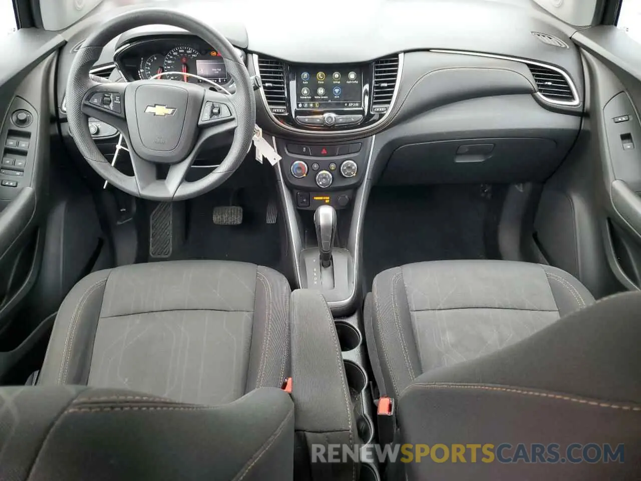 8 Photograph of a damaged car 3GNCJLSB3KL280326 CHEVROLET TRAX 2019