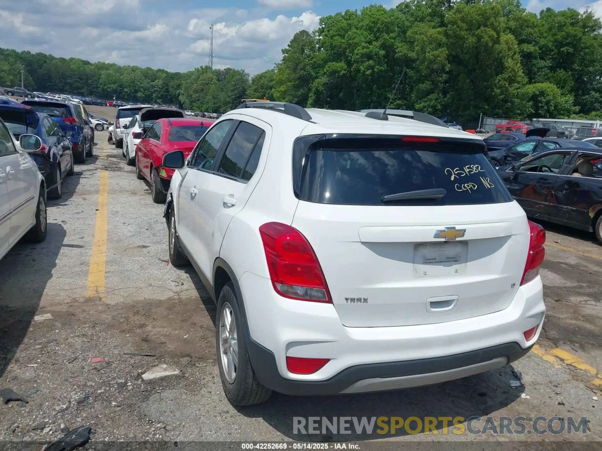 3 Photograph of a damaged car 3GNCJLSB3KL309534 CHEVROLET TRAX 2019