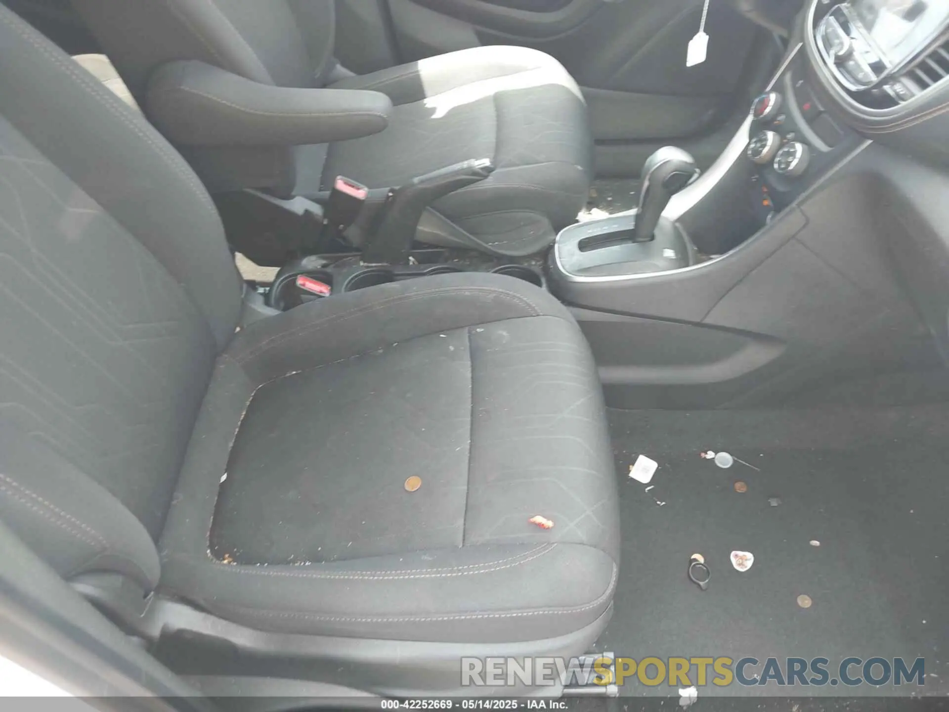 5 Photograph of a damaged car 3GNCJLSB3KL309534 CHEVROLET TRAX 2019