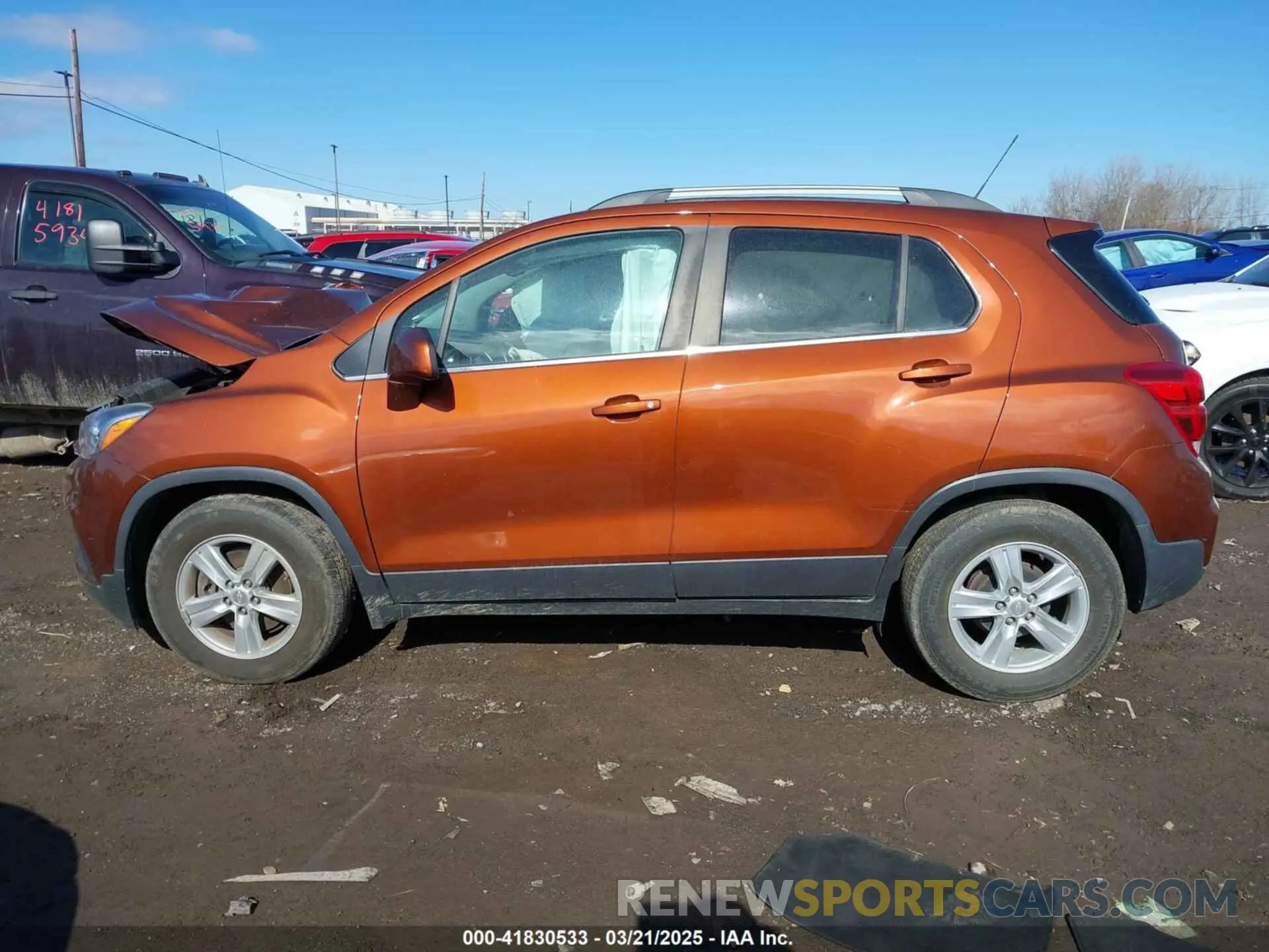 13 Фотография поврежденного автомобиля 3GNCJLSB3KL313776 CHEVROLET TRAX 2019