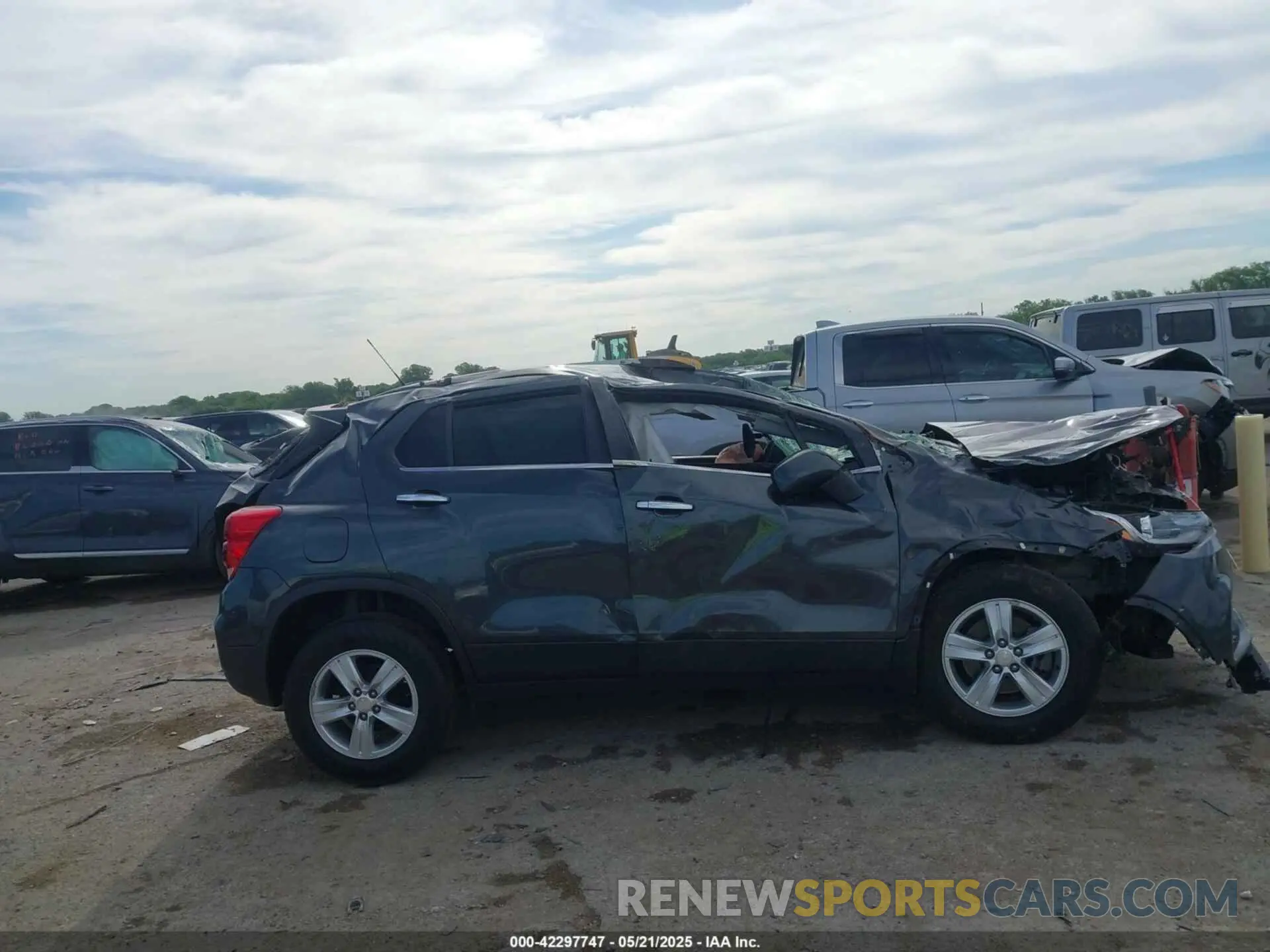 12 Фотография поврежденного автомобиля 3GNCJLSB3KL402506 CHEVROLET TRAX 2019
