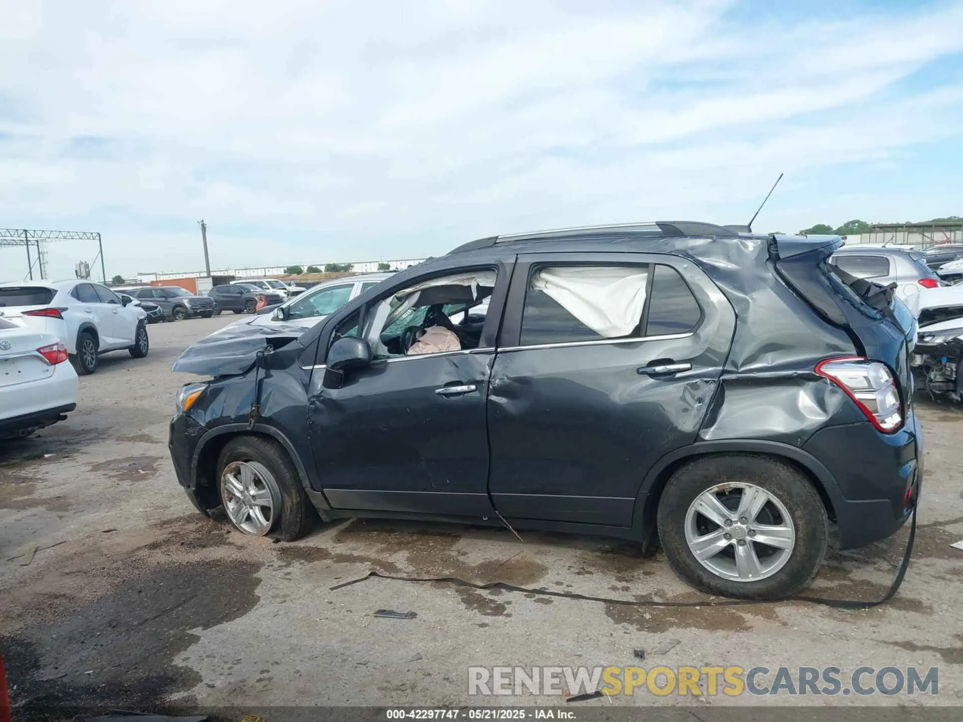 13 Фотография поврежденного автомобиля 3GNCJLSB3KL402506 CHEVROLET TRAX 2019