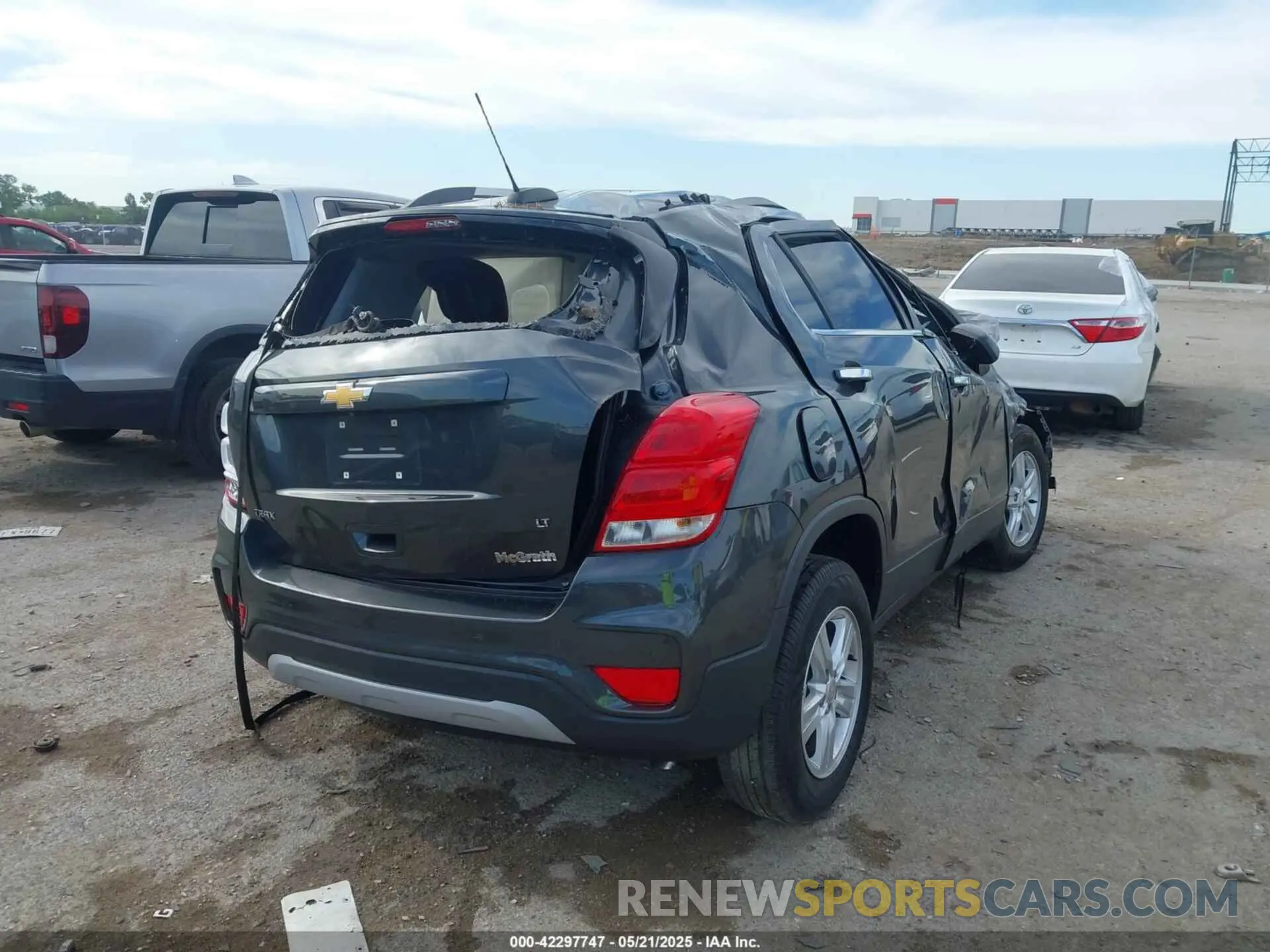 4 Фотография поврежденного автомобиля 3GNCJLSB3KL402506 CHEVROLET TRAX 2019
