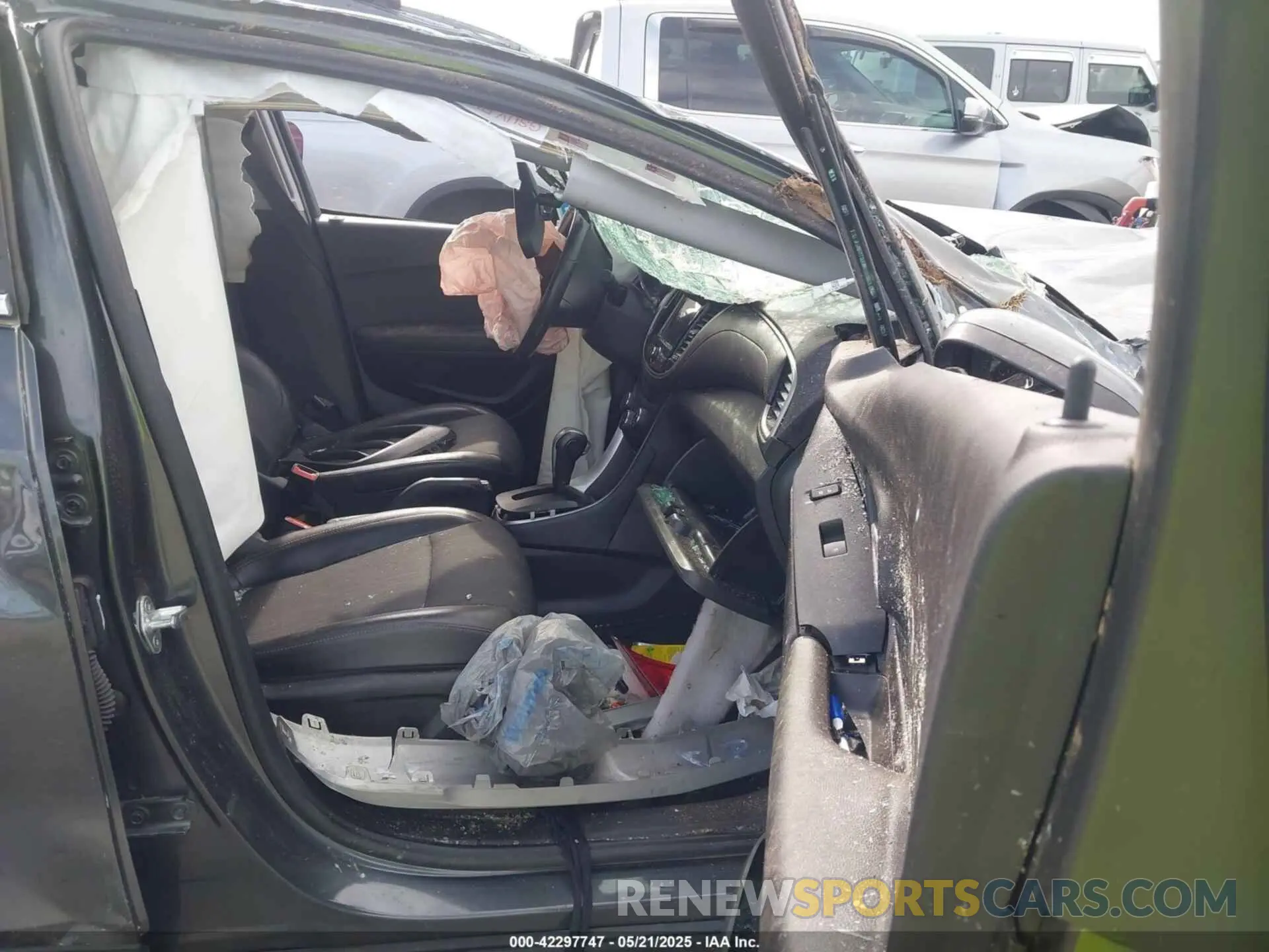 5 Фотография поврежденного автомобиля 3GNCJLSB3KL402506 CHEVROLET TRAX 2019