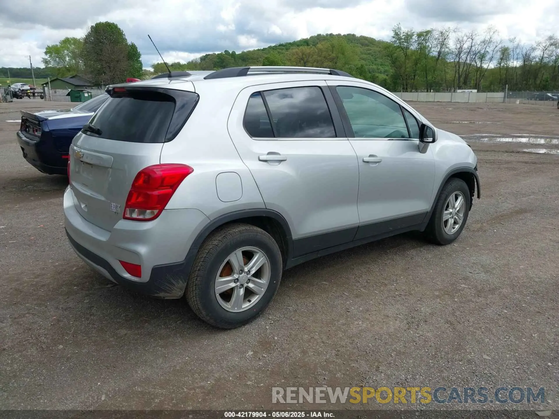 4 Фотография поврежденного автомобиля 3GNCJLSB4KL256651 CHEVROLET TRAX 2019