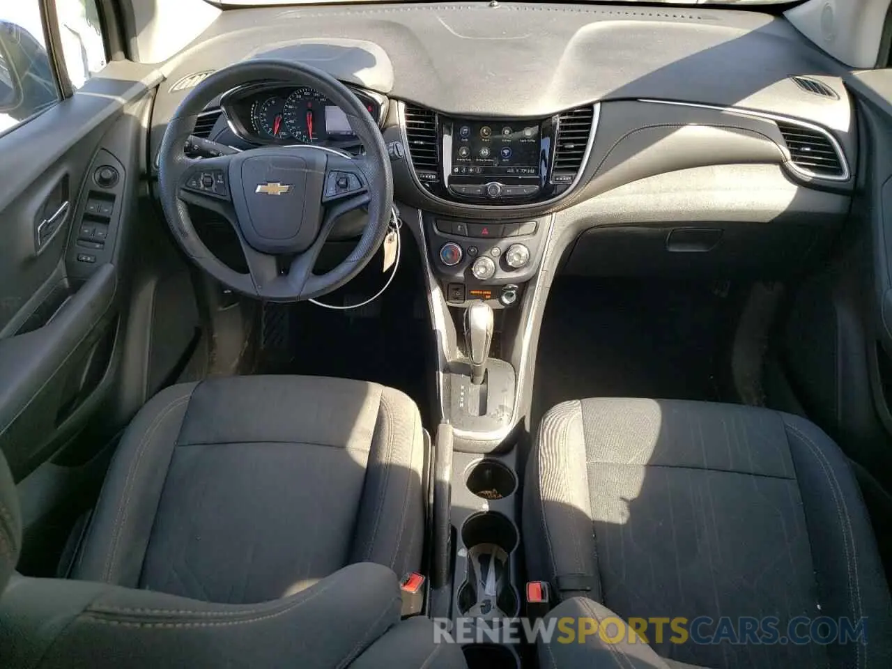 8 Фотография поврежденного автомобиля 3GNCJLSB4KL330800 CHEVROLET TRAX 2019