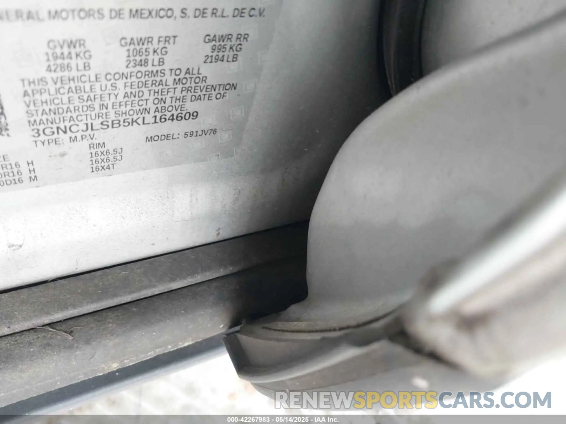 9 Photograph of a damaged car 3GNCJLSB5KL164609 CHEVROLET TRAX 2019