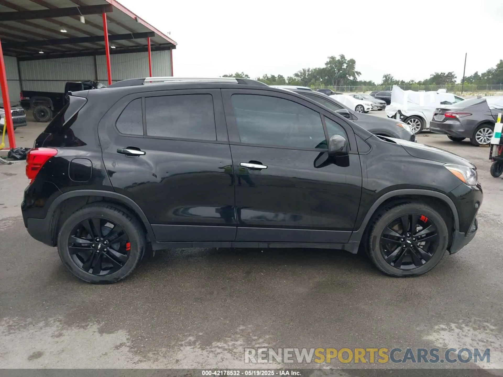 13 Photograph of a damaged car 3GNCJLSB5KL258165 CHEVROLET TRAX 2019