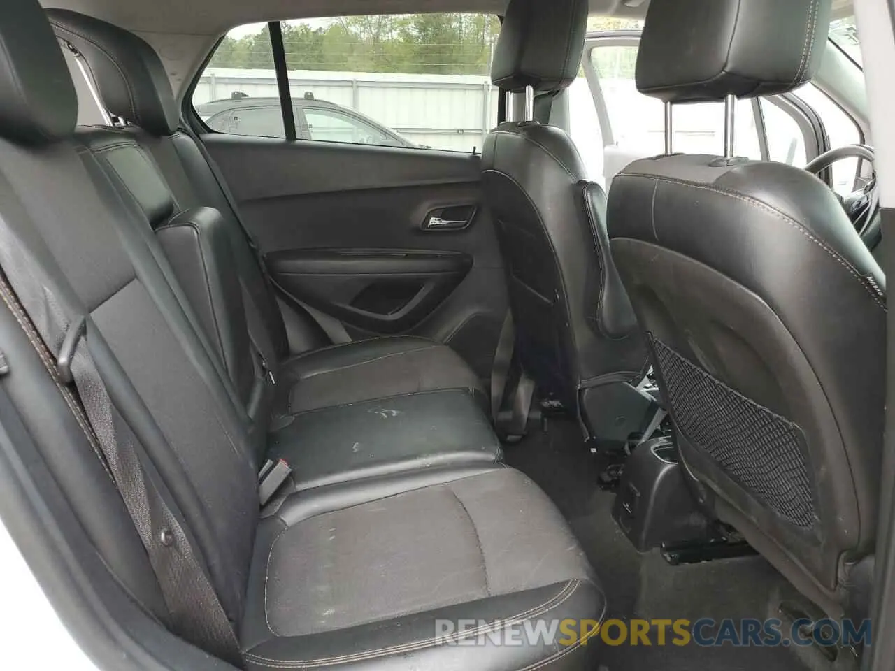 11 Photograph of a damaged car 3GNCJLSB6KL112504 CHEVROLET TRAX 2019