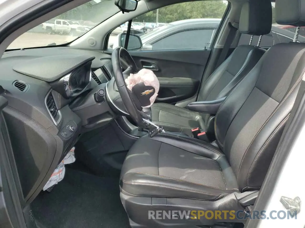 7 Photograph of a damaged car 3GNCJLSB6KL112504 CHEVROLET TRAX 2019