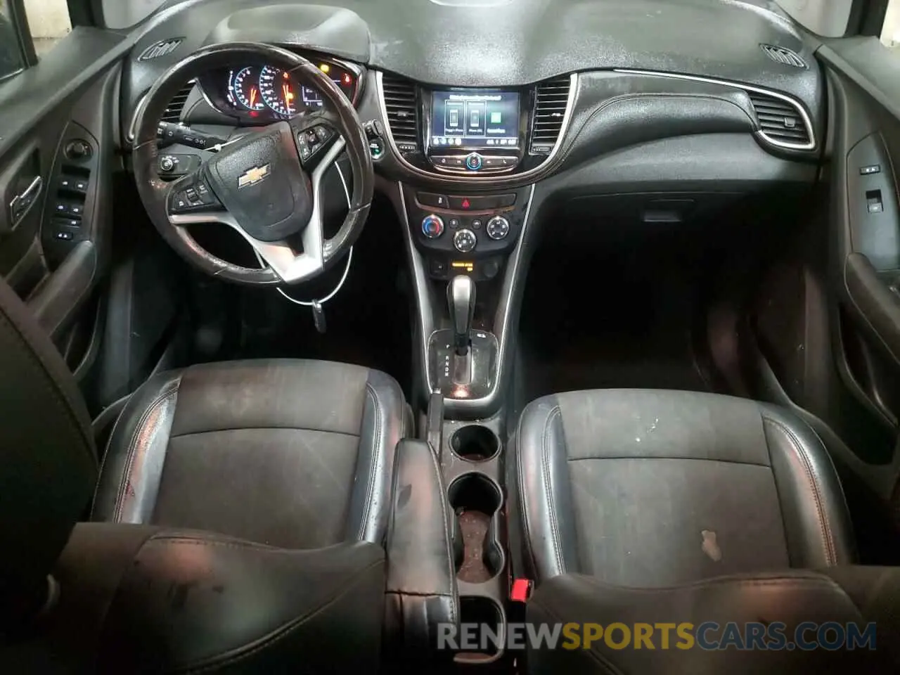 8 Photograph of a damaged car 3GNCJLSB6KL173271 CHEVROLET TRAX 2019