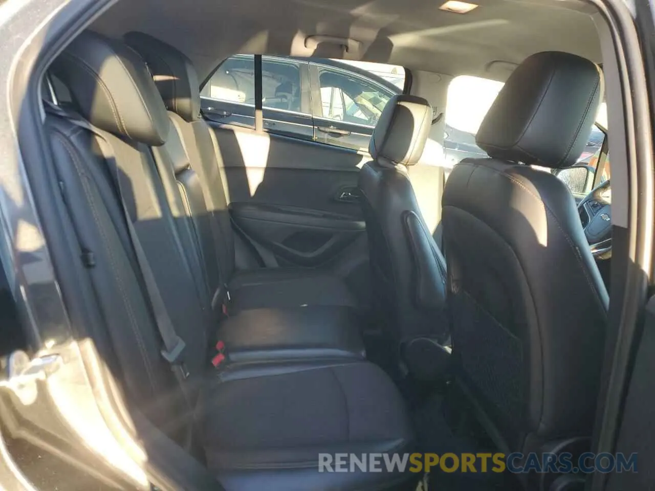 11 Photograph of a damaged car 3GNCJLSB6KL370389 CHEVROLET TRAX 2019
