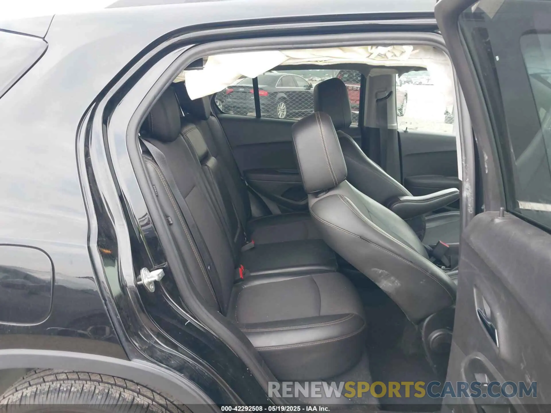 8 Photograph of a damaged car 3GNCJLSB8KL213334 CHEVROLET TRAX 2019